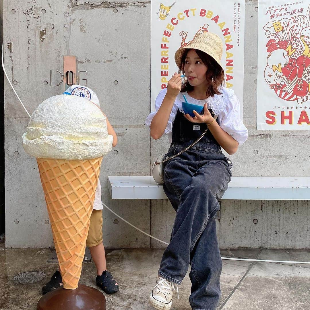 himecyanさんのインスタグラム写真 - (himecyanInstagram)「暑い日のアイスは格別！お散歩してアイスクリーム🍨帽子とブラウスがとってもお気に入り💛🧡 . 🙋‍♀️ Hat @etretokyo @marihoja  Tops @zara  Overall vintage Shoes @converse_jp  Bag @ysl  . 👦 Hat @ca4la_official  Tops @fith_official  Pants @muji_global  Sandal @niketokyo  . #ヴィーガンスイーツ  #ヴィーガンカフェ #156cm」8月9日 19時42分 - himecyan