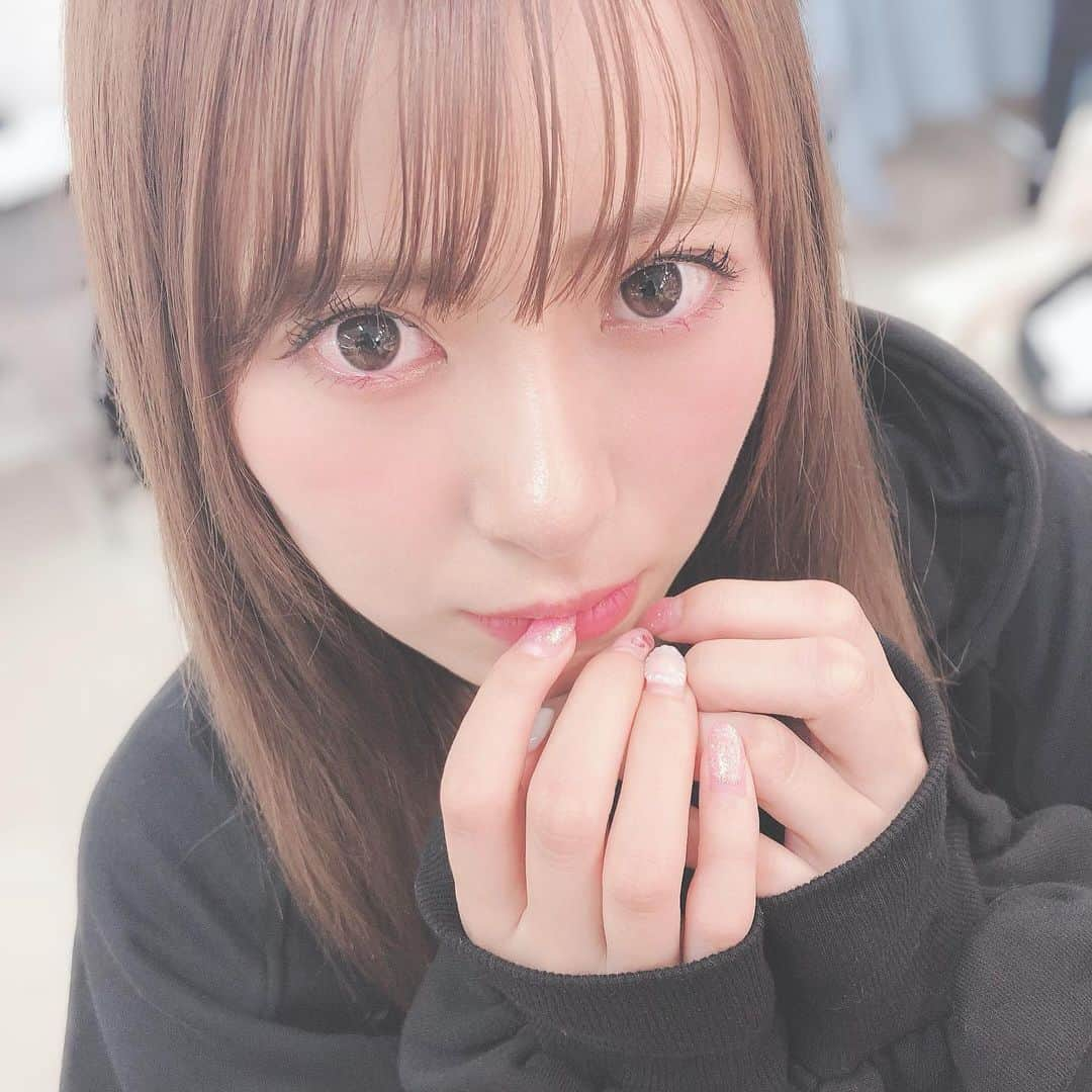 生田衣梨奈さんのインスタグラム写真 - (生田衣梨奈Instagram)「♥メンバーが撮るえりぽんシリーズ♥﻿ ﻿ 本日は。。。野中美希ちゃんです！！！﻿ @miki_nonaka.official﻿ ﻿ 3人揃いました♥﻿ ﻿ 野中美希ちゃんは素材がいいとか﻿ えりのことを可愛いって言ってくれるんだよ😭﻿ ﻿ 嬉しい😭﻿ ﻿ ありがとう！！！！！！！﻿ ﻿ ﻿ みなさんだれの写真が好みでしたか？？﻿ コメントよろしくお願いします♥﻿ ﻿ メンバーが撮るえりぽんシリーズ撮って欲しい人も﻿ リクエストください！！！！﻿ ﻿ ぜひよろしくお願いします(￣▽￣)﻿ ﻿ 大阪お疲れ様でした！！！﻿ ﻿ めちゃくちゃ楽しかったです！！！﻿ お話出来て嬉しかったです♥﻿ ﻿ ﻿ネイル見て♥️ ﻿ ﻿ #morningmusume20 #モーニング娘20﻿ #helloproject  #顔面国宝﻿ #えりぽんかわいい #アイドル﻿ 存在が #インスタ映え #かわいい﻿ #Love #beauty﻿ #followme #makeup﻿ #Instagram #instagood﻿ #메이크업 #얼스타그램﻿ #ig_Japan #팔로미﻿ #フォロー歓迎 #ootd﻿ #野中美希 #JAPAN﻿ #生田衣梨奈  #cute﻿ #いいね #おすすめ﻿ #IDOL #골프﻿ #SELFIE #셀카」8月9日 20時04分 - erina_ikuta.official