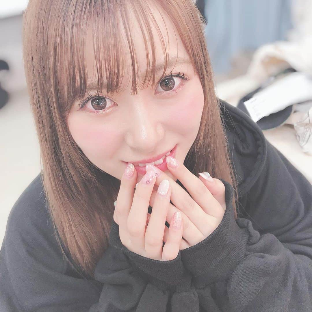 生田衣梨奈さんのインスタグラム写真 - (生田衣梨奈Instagram)「♥メンバーが撮るえりぽんシリーズ♥﻿ ﻿ 本日は。。。野中美希ちゃんです！！！﻿ @miki_nonaka.official﻿ ﻿ 3人揃いました♥﻿ ﻿ 野中美希ちゃんは素材がいいとか﻿ えりのことを可愛いって言ってくれるんだよ😭﻿ ﻿ 嬉しい😭﻿ ﻿ ありがとう！！！！！！！﻿ ﻿ ﻿ みなさんだれの写真が好みでしたか？？﻿ コメントよろしくお願いします♥﻿ ﻿ メンバーが撮るえりぽんシリーズ撮って欲しい人も﻿ リクエストください！！！！﻿ ﻿ ぜひよろしくお願いします(￣▽￣)﻿ ﻿ 大阪お疲れ様でした！！！﻿ ﻿ めちゃくちゃ楽しかったです！！！﻿ お話出来て嬉しかったです♥﻿ ﻿ ﻿ネイル見て♥️ ﻿ ﻿ #morningmusume20 #モーニング娘20﻿ #helloproject  #顔面国宝﻿ #えりぽんかわいい #アイドル﻿ 存在が #インスタ映え #かわいい﻿ #Love #beauty﻿ #followme #makeup﻿ #Instagram #instagood﻿ #메이크업 #얼스타그램﻿ #ig_Japan #팔로미﻿ #フォロー歓迎 #ootd﻿ #野中美希 #JAPAN﻿ #生田衣梨奈  #cute﻿ #いいね #おすすめ﻿ #IDOL #골프﻿ #SELFIE #셀카」8月9日 20時04分 - erina_ikuta.official