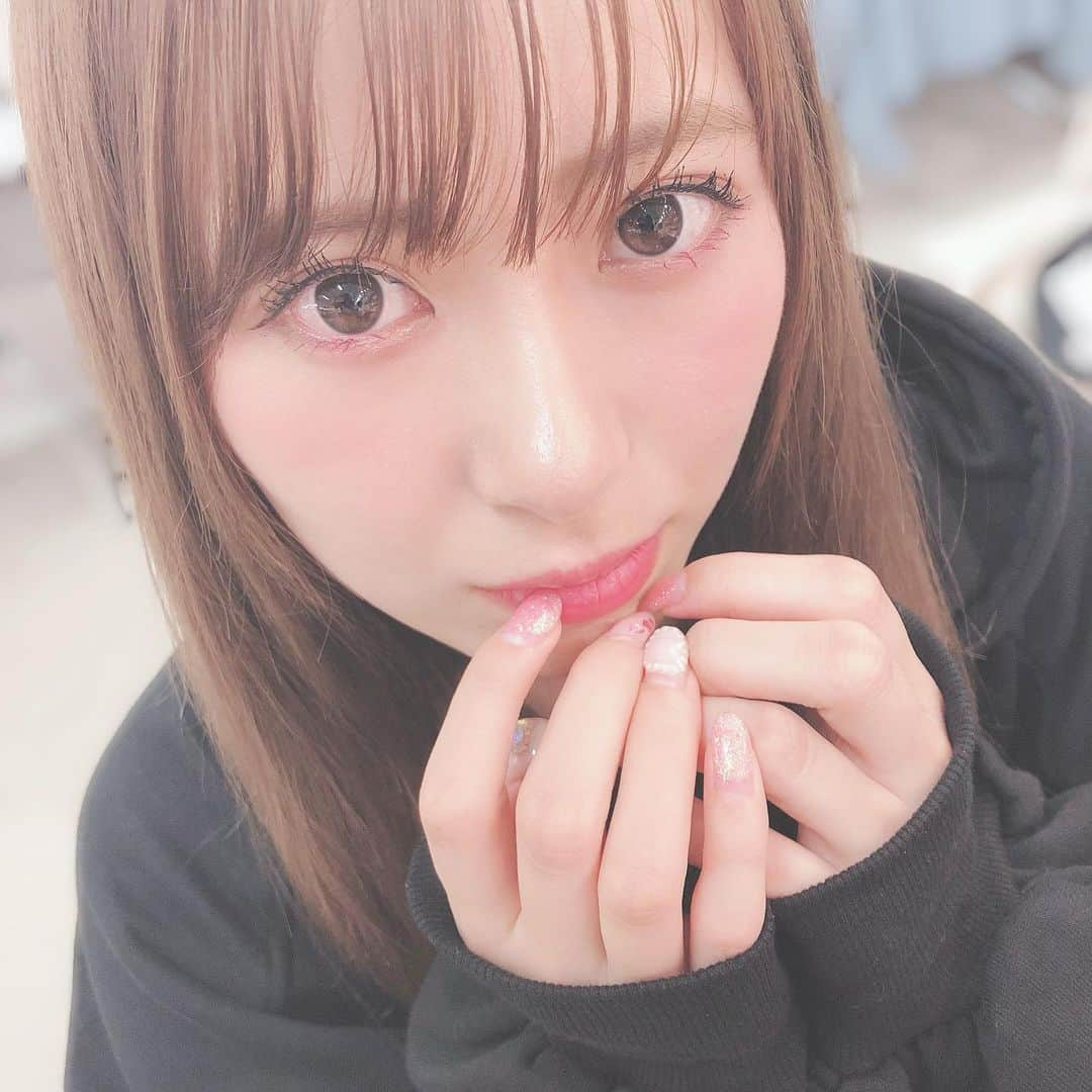 生田衣梨奈さんのインスタグラム写真 - (生田衣梨奈Instagram)「♥メンバーが撮るえりぽんシリーズ♥﻿ ﻿ 本日は。。。野中美希ちゃんです！！！﻿ @miki_nonaka.official﻿ ﻿ 3人揃いました♥﻿ ﻿ 野中美希ちゃんは素材がいいとか﻿ えりのことを可愛いって言ってくれるんだよ😭﻿ ﻿ 嬉しい😭﻿ ﻿ ありがとう！！！！！！！﻿ ﻿ ﻿ みなさんだれの写真が好みでしたか？？﻿ コメントよろしくお願いします♥﻿ ﻿ メンバーが撮るえりぽんシリーズ撮って欲しい人も﻿ リクエストください！！！！﻿ ﻿ ぜひよろしくお願いします(￣▽￣)﻿ ﻿ 大阪お疲れ様でした！！！﻿ ﻿ めちゃくちゃ楽しかったです！！！﻿ お話出来て嬉しかったです♥﻿ ﻿ ﻿ネイル見て♥️ ﻿ ﻿ #morningmusume20 #モーニング娘20﻿ #helloproject  #顔面国宝﻿ #えりぽんかわいい #アイドル﻿ 存在が #インスタ映え #かわいい﻿ #Love #beauty﻿ #followme #makeup﻿ #Instagram #instagood﻿ #메이크업 #얼스타그램﻿ #ig_Japan #팔로미﻿ #フォロー歓迎 #ootd﻿ #野中美希 #JAPAN﻿ #生田衣梨奈  #cute﻿ #いいね #おすすめ﻿ #IDOL #골프﻿ #SELFIE #셀카」8月9日 20時04分 - erina_ikuta.official