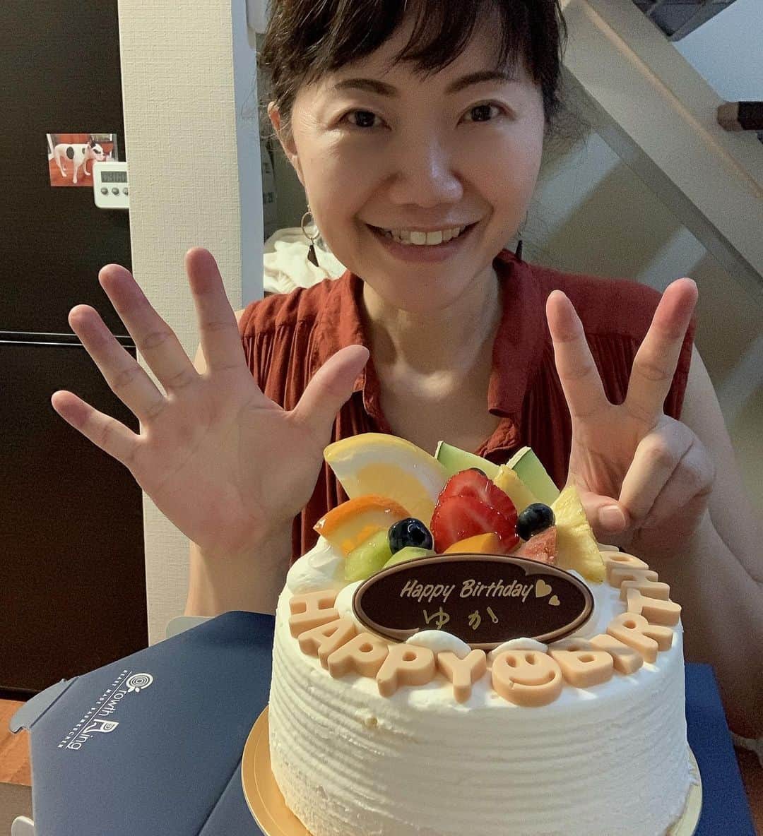 Yuka Mukaibayashiさんのインスタグラム写真 - (Yuka MukaibayashiInstagram)「今月7日で７歳になりました . スミマセン💦 . ５２歳になりました😆 . 夫にケーキをねだり . 結局自分で買いに行って . プレートのお名前を聞かれ . 自分の名前をしれっと伝える . 微妙な恥ずかしさ😂 . 来年もケーキ🎂が食べられますように💕 . .  ⌘⌘⌘⌘⌘⌘⌘⌘⌘⌘⌘⌘⌘⌘⌘ . 岐阜県大垣市  市役所近く 🟢エステ るあん🟢 ↓↓↓プロフィールへ @ruang2013510 . ⌘⌘⌘⌘⌘⌘⌘⌘⌘⌘⌘⌘⌘⌘⌘ . プロフィールの下段にあります❣️ タップしてね😊 🔗↓↓↓ linktr.ee/ruang2013510 . ⌘⌘⌘⌘⌘⌘⌘⌘⌘⌘⌘⌘⌘⌘⌘ フェイシャル ボディ パワーレメディ 骨盤メソッド【B-FRAP】 MIREY O2クラフト ALTHAUS   #エステるあん #大垣エステ #大垣エステサロン #大垣エステティックサロン #プライベートサロン #アンチエイジング #Ｏ2クラフト #MIREY #高濃度酸素オイル #小顔  #パワーレメディ #肩こりひどい #首こりつらい #背中が重い #骨盤矯正 #骨盤メソッド #猫背 #ALTHAUS #ご自由に #なんちゃって」8月9日 20時00分 - ruang2013510