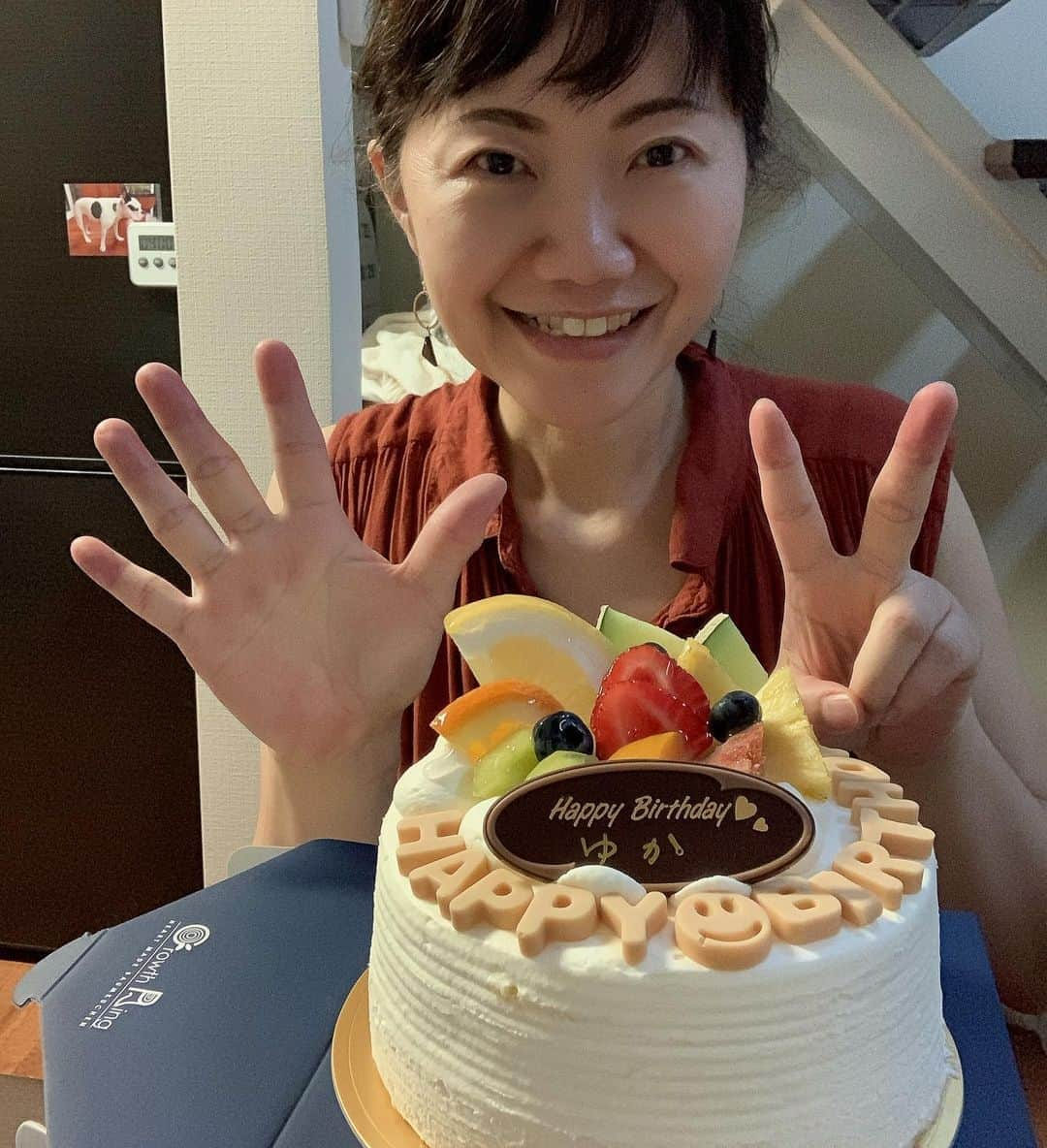 Yuka Mukaibayashiのインスタグラム：「今月7日で７歳になりました . スミマセン💦 . ５２歳になりました😆 . 夫にケーキをねだり . 結局自分で買いに行って . プレートのお名前を聞かれ . 自分の名前をしれっと伝える . 微妙な恥ずかしさ😂 . 来年もケーキ🎂が食べられますように💕 . .  ⌘⌘⌘⌘⌘⌘⌘⌘⌘⌘⌘⌘⌘⌘⌘ . 岐阜県大垣市  市役所近く 🟢エステ るあん🟢 ↓↓↓プロフィールへ @ruang2013510 . ⌘⌘⌘⌘⌘⌘⌘⌘⌘⌘⌘⌘⌘⌘⌘ . プロフィールの下段にあります❣️ タップしてね😊 🔗↓↓↓ linktr.ee/ruang2013510 . ⌘⌘⌘⌘⌘⌘⌘⌘⌘⌘⌘⌘⌘⌘⌘ フェイシャル ボディ パワーレメディ 骨盤メソッド【B-FRAP】 MIREY O2クラフト ALTHAUS   #エステるあん #大垣エステ #大垣エステサロン #大垣エステティックサロン #プライベートサロン #アンチエイジング #Ｏ2クラフト #MIREY #高濃度酸素オイル #小顔  #パワーレメディ #肩こりひどい #首こりつらい #背中が重い #骨盤矯正 #骨盤メソッド #猫背 #ALTHAUS #ご自由に #なんちゃって」