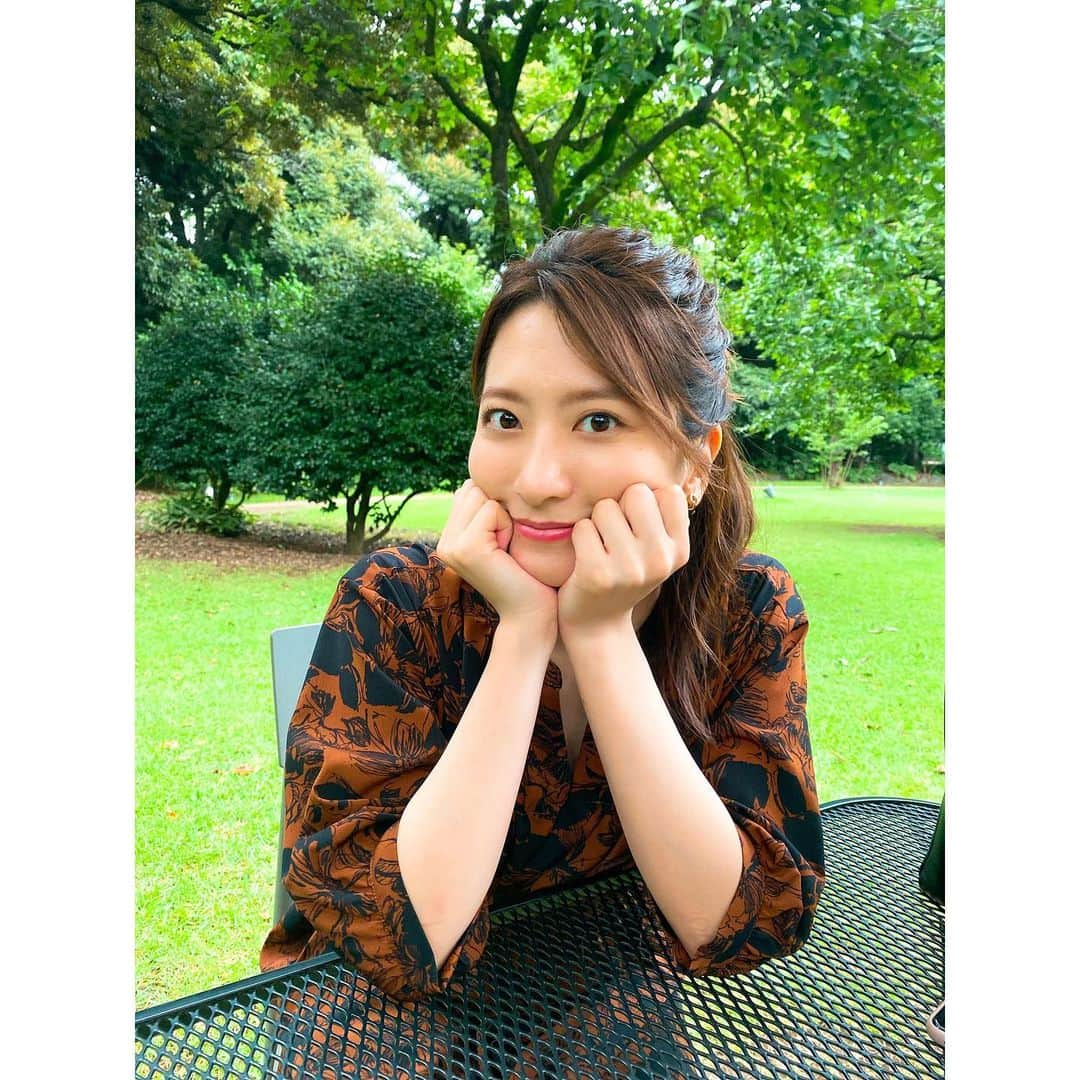 笹崎里菜さんのインスタグラム写真 - (笹崎里菜Instagram)「☀️ 毎日暑くて溶けるぅ 昔から好きな食べ物はきゅうり🥒 中学の時のダンス部の合宿で、 おやつが生のきゅうりとみそで喜んでたら、 それを見た先輩にその日からミソって呼ばれるようになりました。 改めまして、どうも、おミソです。」8月9日 20時02分 - rina_sasazaki