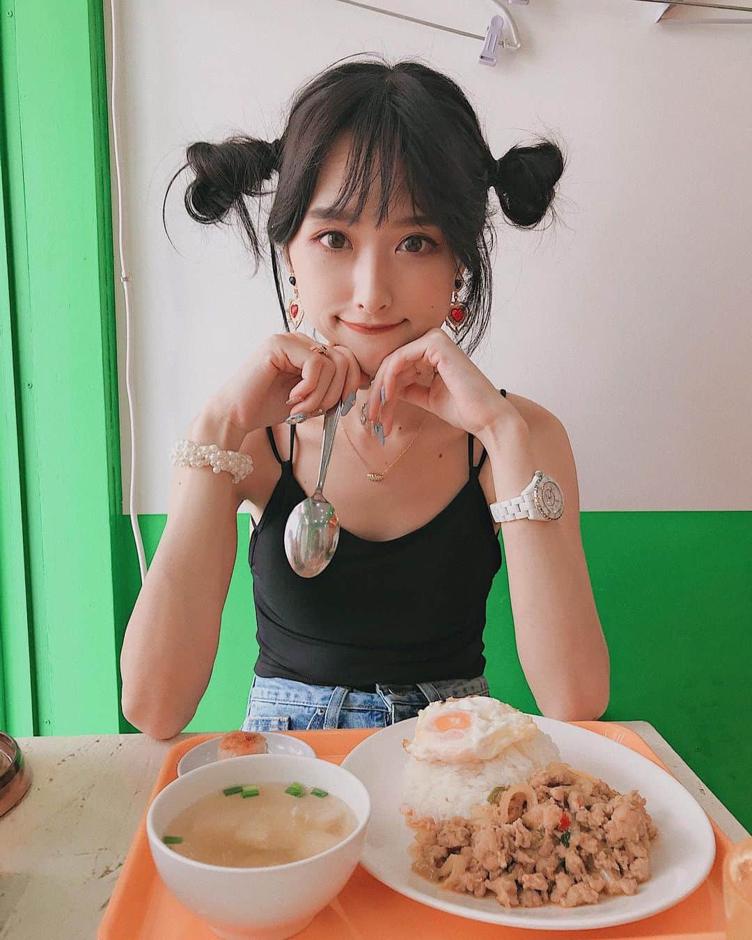横田彩夏さんのインスタグラム写真 - (横田彩夏Instagram)「ここのタイ料理地味に好き。 テイクアウトお弁当のコスパも神。 #腹の肉がっつり乗ってる #食いしん坊万歳 #遅めランチ  #lunch#dinner#thailand#foodstagram#foodporn#gapaorice#restaurant#higashiginza#tokyo#japan#ootd#outfit#outfitoftheday#タイ料理#ガパオライス#銀座ランチ#コスパ最高#激辛可能#総じて神#messyhair#お団子ヘア#お団子アレンジ#ヘアアレンジ#ボブアレンジ#キャミコーデ#ボブ#ヘアスタイル」8月9日 20時03分 - picowestwood