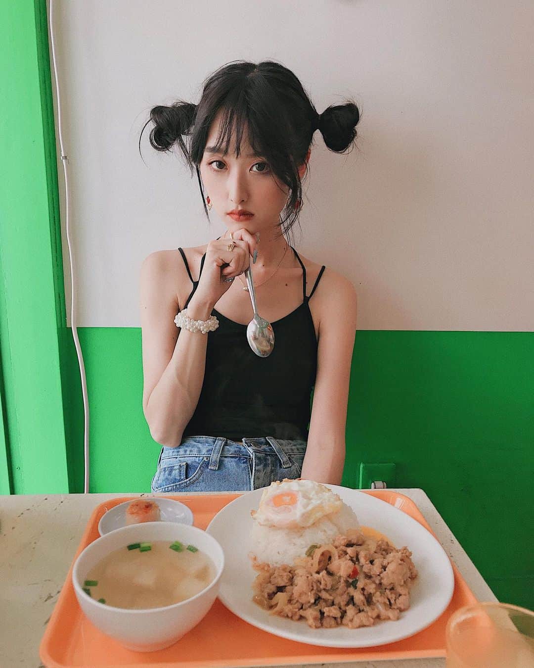 横田彩夏さんのインスタグラム写真 - (横田彩夏Instagram)「ここのタイ料理地味に好き。 テイクアウトお弁当のコスパも神。 #腹の肉がっつり乗ってる #食いしん坊万歳 #遅めランチ  #lunch#dinner#thailand#foodstagram#foodporn#gapaorice#restaurant#higashiginza#tokyo#japan#ootd#outfit#outfitoftheday#タイ料理#ガパオライス#銀座ランチ#コスパ最高#激辛可能#総じて神#messyhair#お団子ヘア#お団子アレンジ#ヘアアレンジ#ボブアレンジ#キャミコーデ#ボブ#ヘアスタイル」8月9日 20時03分 - picowestwood