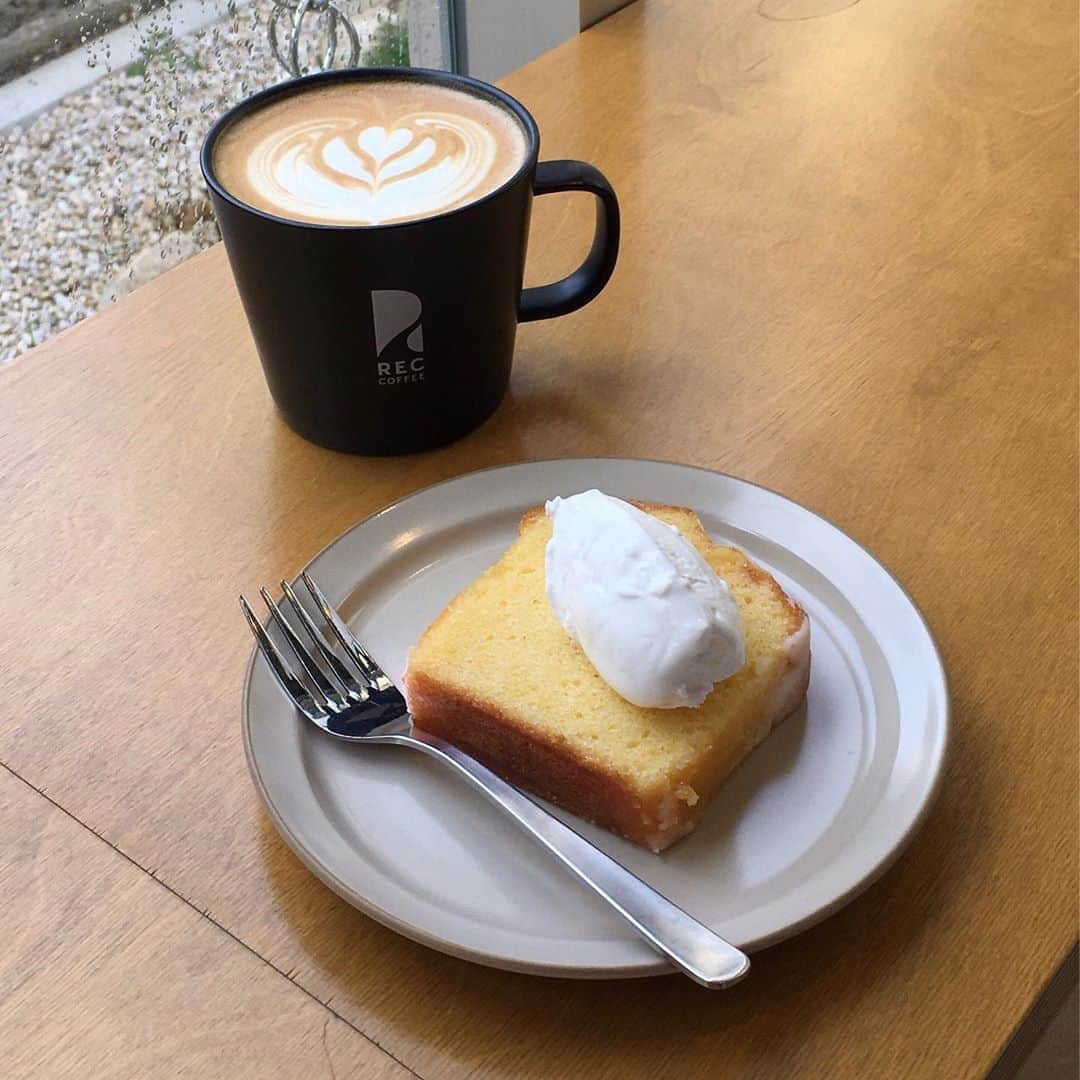 新井乃亜さんのインスタグラム写真 - (新井乃亜Instagram)「☕️ #reccoffee 💙 今日もよく散歩した。。。🥱  #水道橋カフェ #東京カフェ #東京カフェ巡り  #도쿄카페 #도쿄카페투어 #도쿄맛집 #reccoffee水道橋店」8月9日 20時13分 - noa__arai