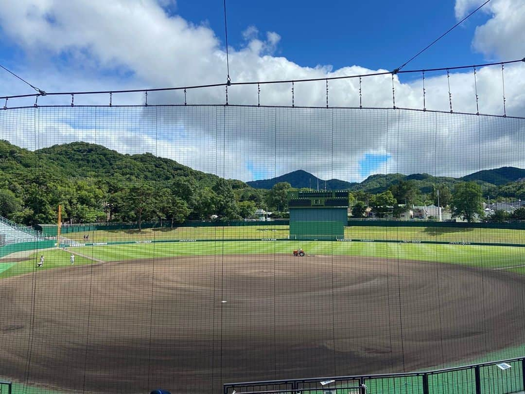 五十幡裕介さんのインスタグラム写真 - (五十幡裕介Instagram)「令和2年北海道高等学校野球大会 決勝：国際情報3-8札幌第一 札幌第一が8年ぶりに南北海道の頂点に立ち、 大会が幕を閉じました。 沢山の監督、部長、選手たちにお話を聞いたので、 バーチャル高校野球の中継や、 イチオシ!!の中でお伝えできなかったことを、 明日以降ゆっくりつらつらと綴っていこうと思います。 選手の皆さん、ご家族の皆さん、関係者の皆さん、 本当にお疲れ様でした。ありがとうございました。  #バーチャル高校野球 #高校野球 #生配信 #南北海道大会 #札幌 #円山球場 #札幌新川 #駒大苫小牧 #知内 #苫小牧中央 #東海大札幌 #北照 #札幌日大 #国際情報 #札幌大谷 #函大柏稜 #函館工業 #北海 #立命館慶祥 #鵡川 #札幌第一 #北海道科学大学 #HTB #アナウンサー #五十幡裕介 #実況」8月9日 20時08分 - htb_isohatayusuke