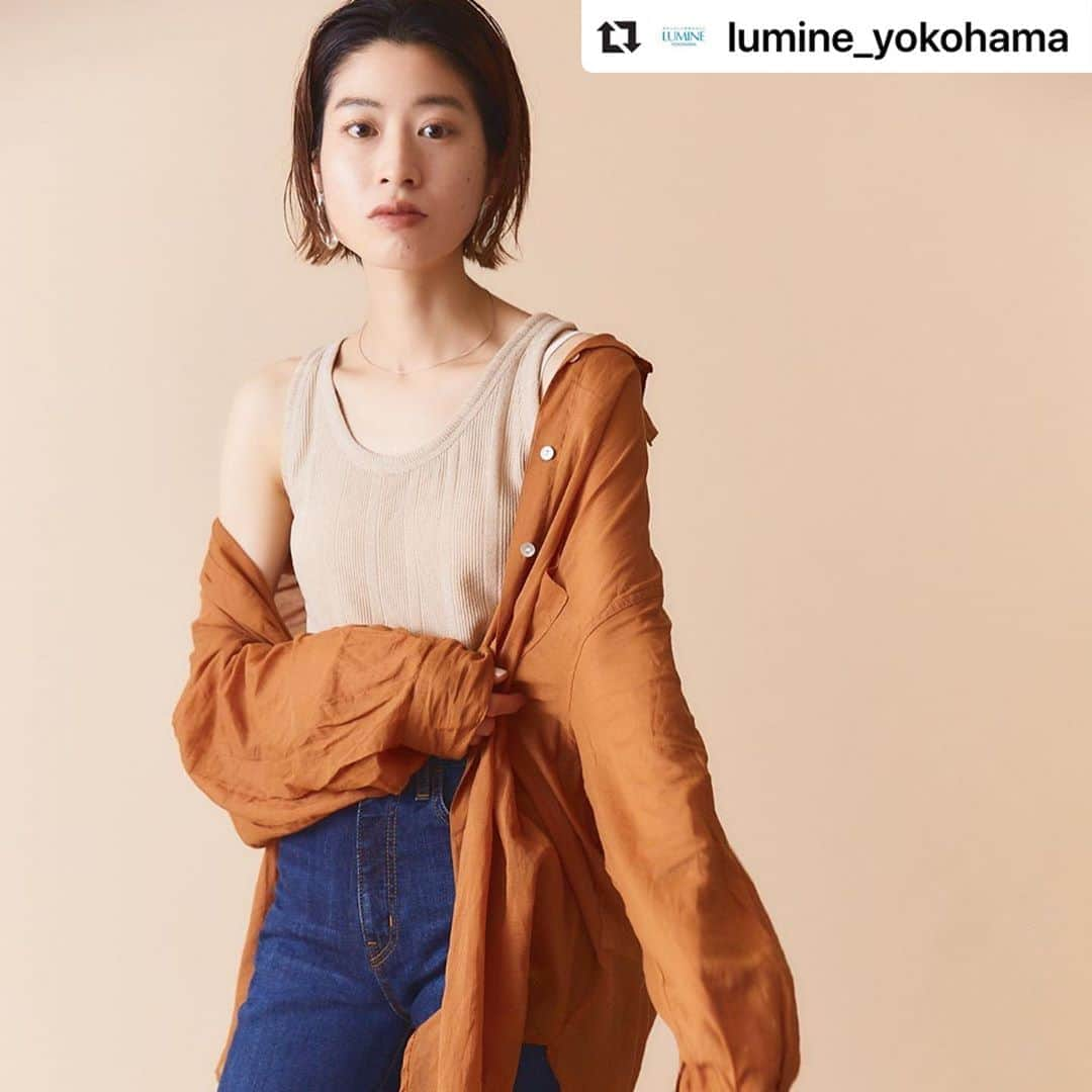 Ungrid staff snapさんのインスタグラム写真 - (Ungrid staff snapInstagram)「#Repost @lumine_yokohama with @make_repost ・・・ .﻿ ［#ルミ横ショップスタイリング］﻿ ﻿ ルミネ横浜の人気ショップスタッフによる、﻿ いまご提案したい最旬”スタイリング”をご紹介。﻿ ﻿ 4F #アングリッド﻿ @ungrid_official  ［shop staff］M. Kataoka﻿  足のラインにフィットするデザインと裾にかけて広がるフレアシルエットが美脚＆脚長効果！さらにストレッチを使用し、履き心地の良さもかなえてくれる見逃せない一本です。 ﻿ ［items］﻿ コットンシアールーズシャツ／￥7,700 ストレッチフレアデニム／￥15,400 ランダムテレコタンクトップ／￥4,400﻿ ※その他私物。﻿ ※金額は全て税込み価格。 ﻿ ﻿ ﻿ #ルミネ横浜 #ルミ横 #lumineyokohama #lumine横浜 #lumine #ルミネ #横浜駅 #横浜駅東口 #ルミ横スタイル #ルミ横スタッフ #スタイリング #styling #ootd #ungrid #デニム #シャツ #fashion﻿ ﻿  ------﻿ ルミネでは、新型コロナウイルス感染拡大防止のため、お客さまと従業員の安全に配慮した取り組みを行なっております。詳しくはルミネホームページより「お客さまへの大切なお知らせ」をご確ください。﻿ ------」8月9日 20時11分 - ungrid_staffsnap