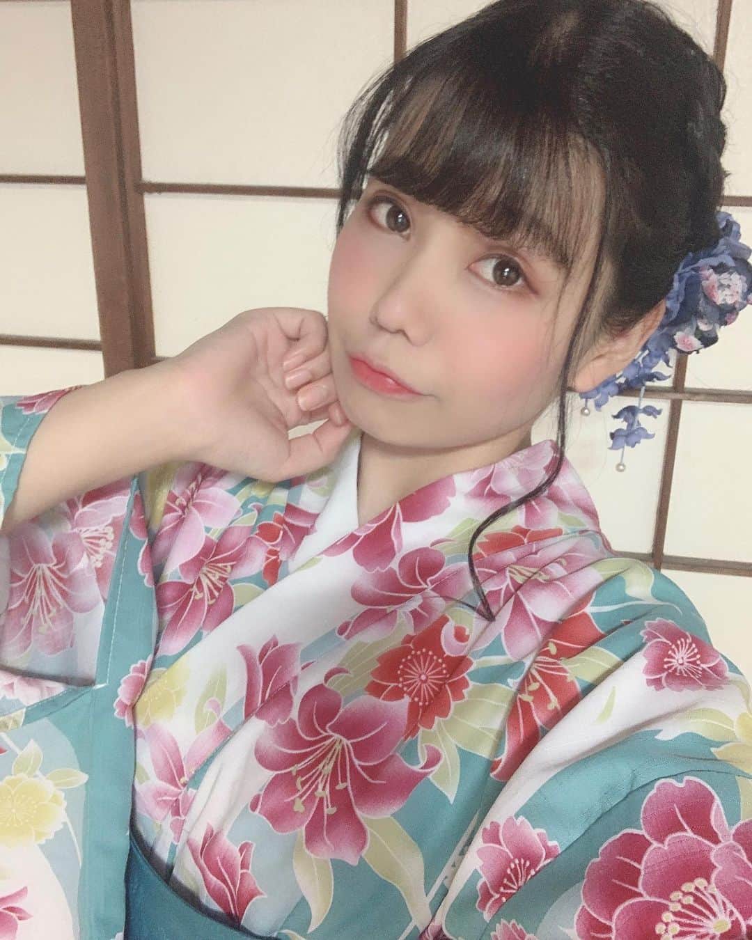 一木望未さんのインスタグラム写真 - (一木望未Instagram)「本日は撮影会で浴衣を着ました👘﻿ ﻿ 自分で着付けることができなかったので﻿ #VASARA さんでレンタル＆着付けを﻿ していただけて嬉しかった(´｡･ω･｡｀)﻿ ﻿ 事前に見ていたものではなく﻿ 直接見たもので髪飾り〜下駄まで﻿ 自分で選ぶことができました◎﻿ ﻿ 髪の毛も豪華すぎて解くの勿体無い！！﻿ ﻿ 撮影会は凄く楽しかったー(*´꒳`*)💕﻿ 本当にありがとうー☺❣️﻿ ﻿ また近いうちあなたに会えますように。﻿ ﻿ #VASARA  #着物レンタル  #VASARA浴衣  #VASARACE #みみぴょん #アイドル #SEVEN4」8月9日 20時11分 - ichiki_mimi