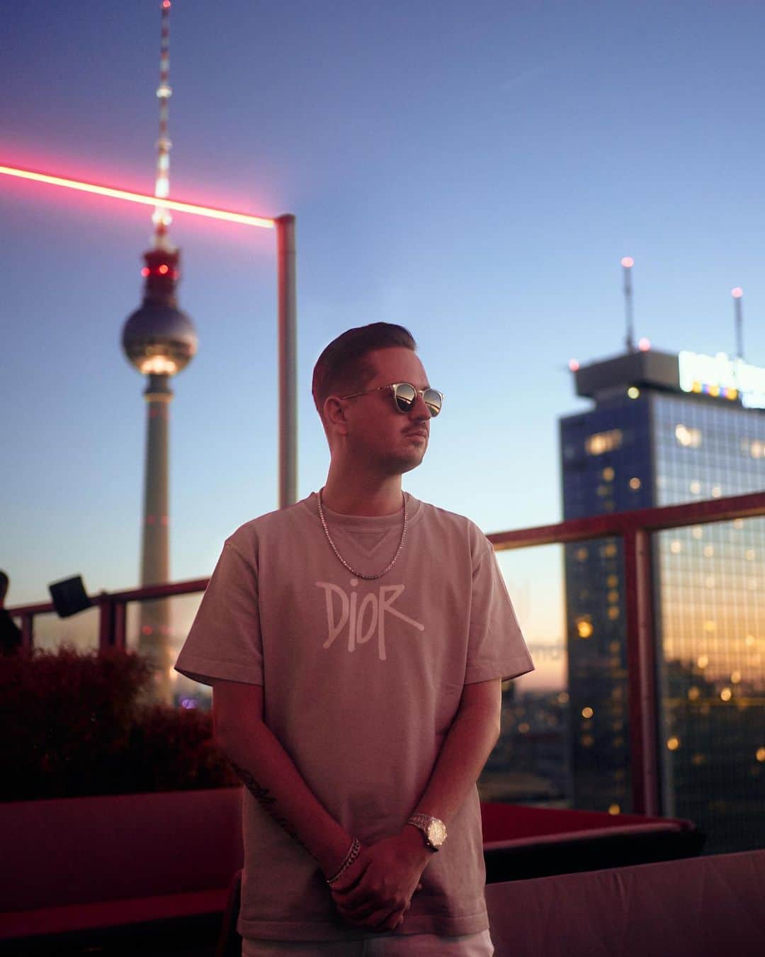 ロビン・シュルツのインスタグラム：「Berlin 📡」