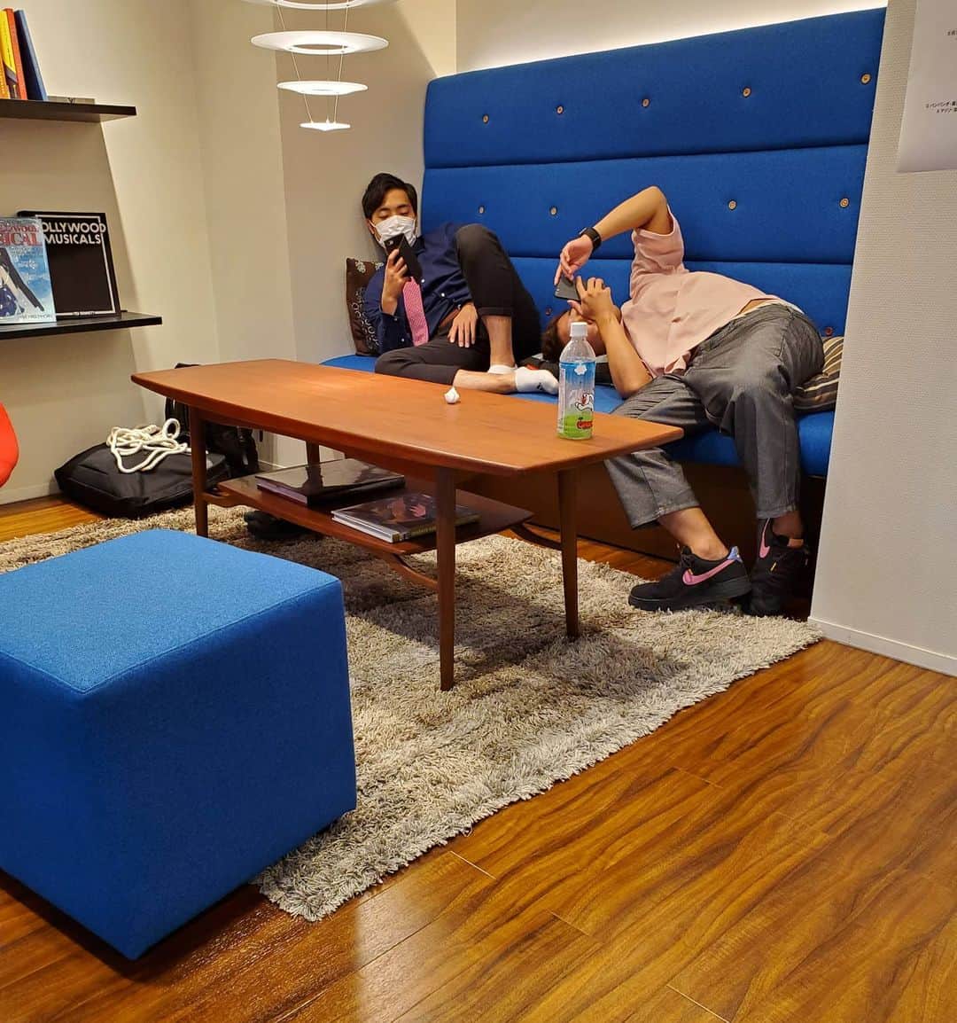山口いく（アントワネット）のインスタグラム：「売れっ子を載せる作戦!  #四千頭身」