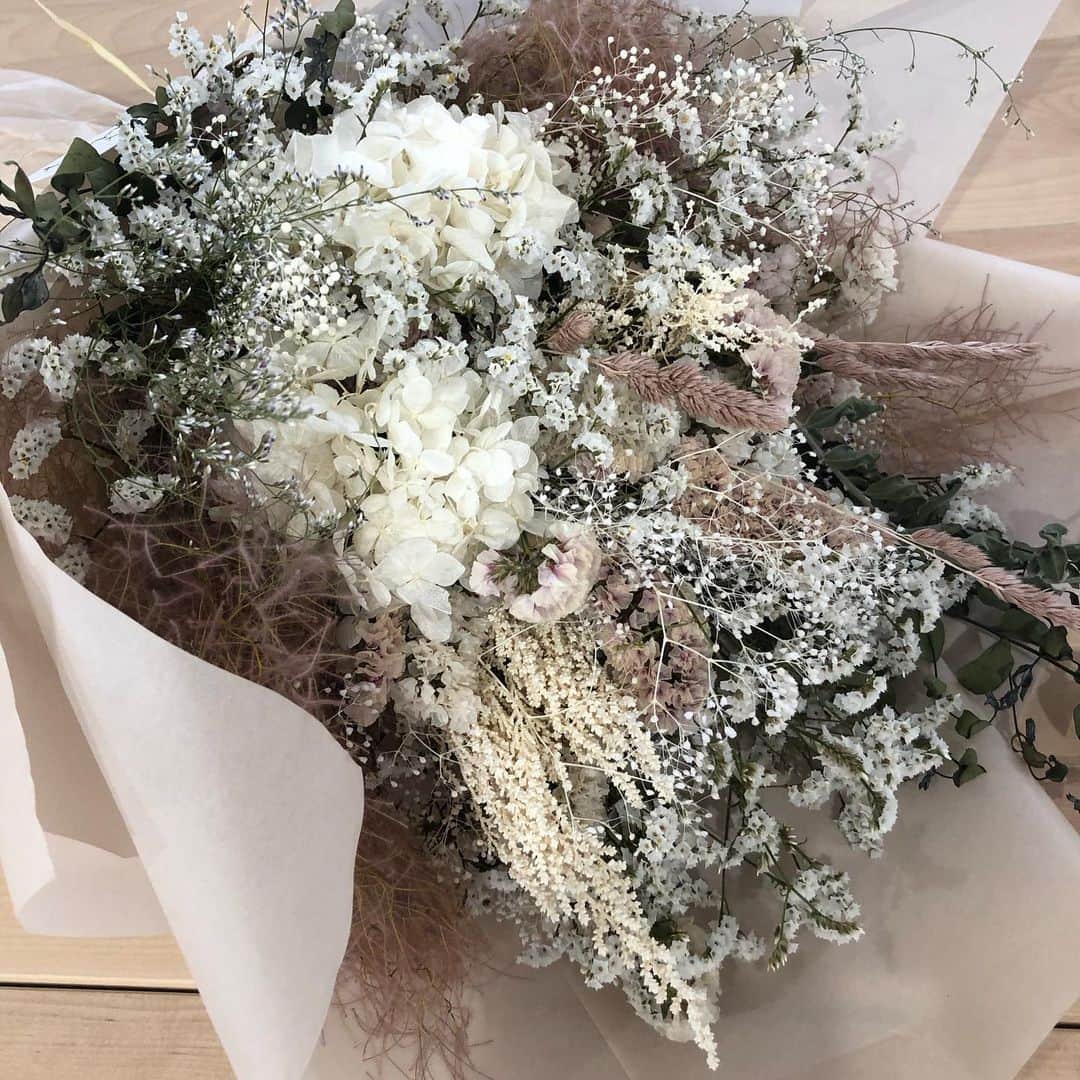 二宮天翔のインスタグラム：「出張で遅れたけど、璃子に誕生日プレゼント渡せて良かった！」