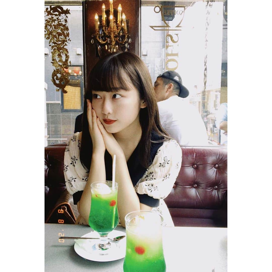 としお理歩のインスタグラム：「クリームソーダ🍈」