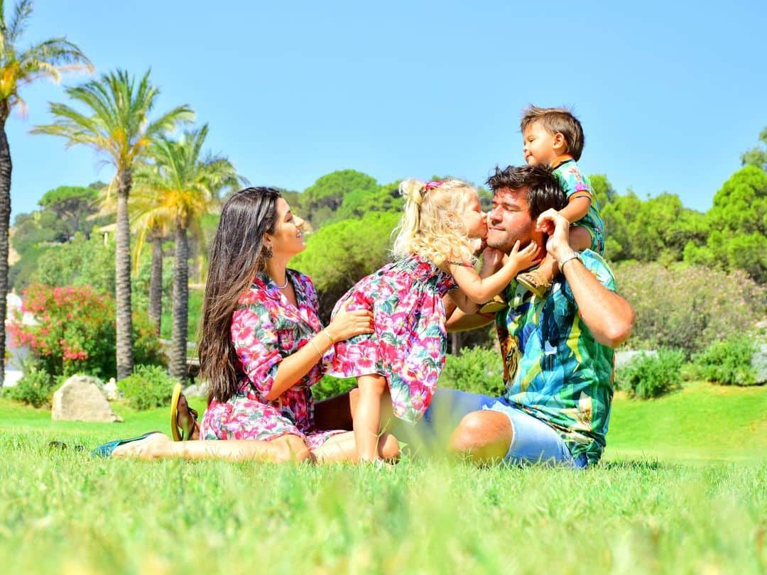 ナタリア・ベッカーのインスタグラム：「Feliz dia dos Pais @alissonbecker  Sou grata a Deus pela tua excelência nesse papel. Obrigada pelo teu posicionamento, pela tua escolha, entrega, cuidado e amor incondicional! De todas as coisas que tu fazes tão bem, ser pai com certeza é a que fazes melhor! Te amamos! Feliz dia! Que o Senhor te abençoe, te capacite, te encha do amor que vem Dele e que o Espírito Santo te guie todos os dias ❤️」