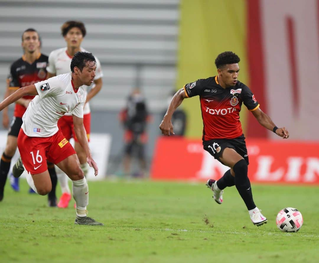 マテウス・ドス・サントス・カストロさんのインスタグラム写真 - (マテウス・ドス・サントス・カストロInstagram)「Gloria a Deus por mais uma vitória 💪🏿⚽️」8月9日 20時26分 - mateuscastro10