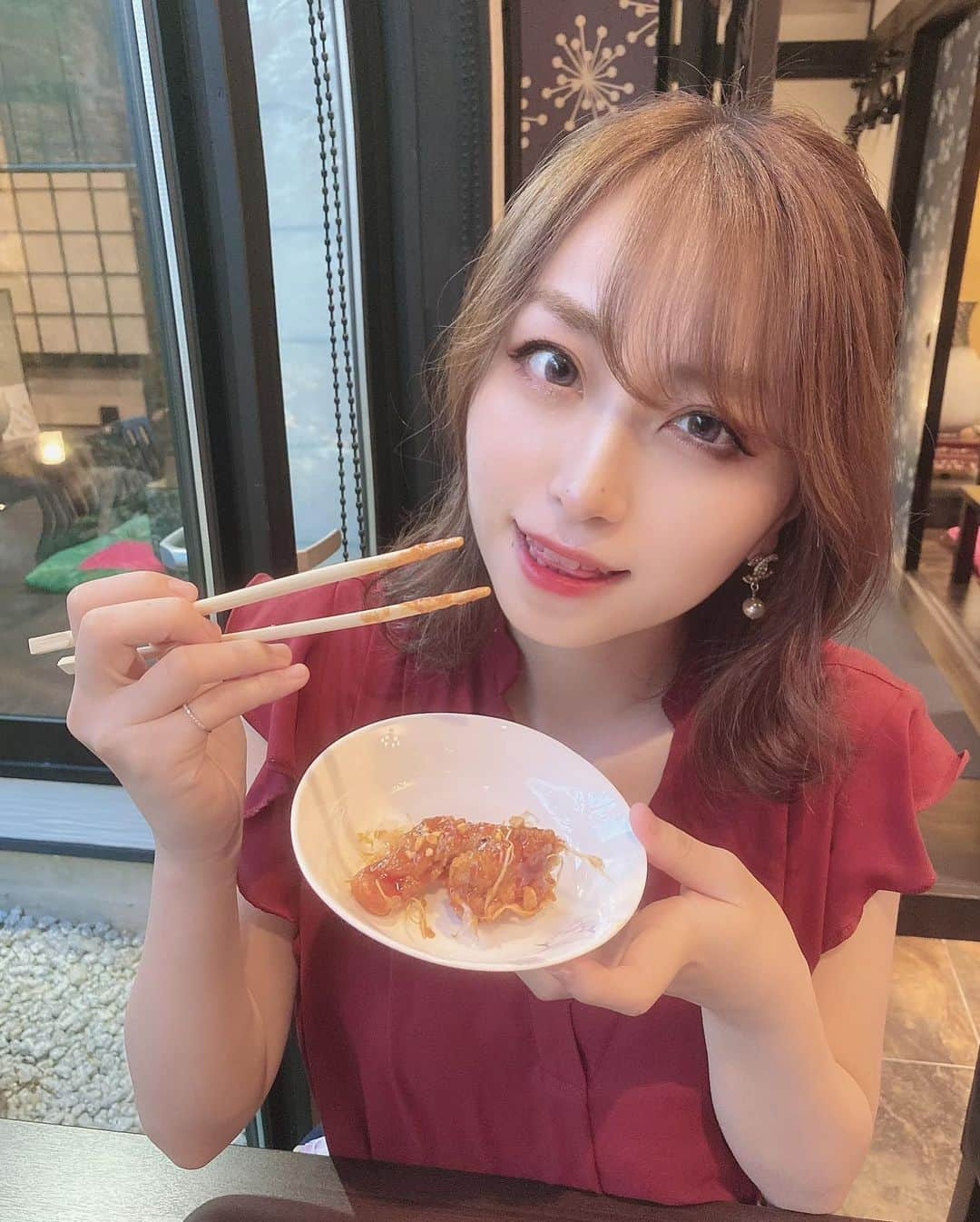 中村優花さんのインスタグラム写真 - (中村優花Instagram)「김밥🥢갈비🥓치즈 떡볶이🧀 チンチャマシソヨᕦ(ò_óˇ)ᕤ  碧南市の韓国料理【花苑】さん🌼  とっても美味しかったー！  内装も豪華だったでみんなこりん！ あ！「こりん」は「来てね」という碧南の方言です♡ #碧南市 #碧南広報大使」8月9日 20時29分 - kind___flowers