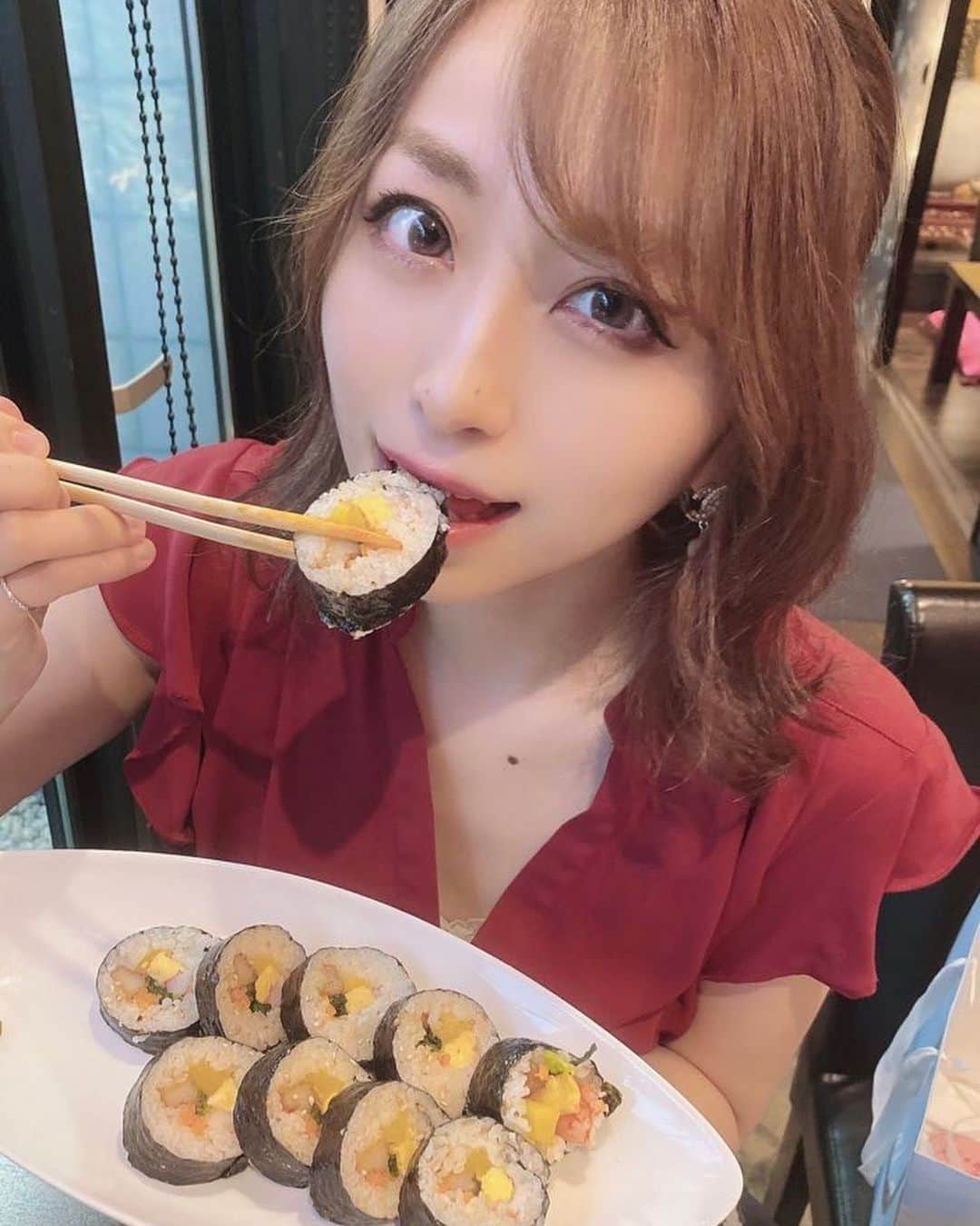 中村優花さんのインスタグラム写真 - (中村優花Instagram)「김밥🥢갈비🥓치즈 떡볶이🧀 チンチャマシソヨᕦ(ò_óˇ)ᕤ  碧南市の韓国料理【花苑】さん🌼  とっても美味しかったー！  内装も豪華だったでみんなこりん！ あ！「こりん」は「来てね」という碧南の方言です♡ #碧南市 #碧南広報大使」8月9日 20時29分 - kind___flowers