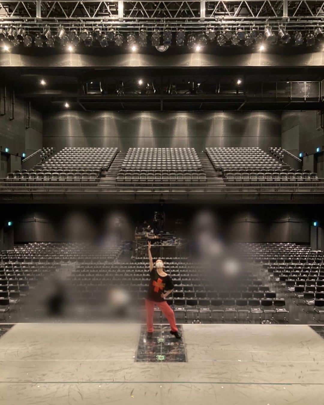 のインスタグラム：「#炎ステ　#舞台炎炎ノ消防隊　  お陰様で大千秋楽を迎えることができました。  エンジェルスのよくしゃべる人や お母さん、また別のお母さん シスターなど演じさせていただきました。  稽古開始から1ヶ月半、たくさんの奇跡を見た気がします。  少年を熱演した菜摘画伯のエンジェルスをここに。最高に愛おしい🥺  スタッフさん、キャストの皆様、隅々まで本当に素敵なカンパニーでした。  熱い思いはまた後日！」