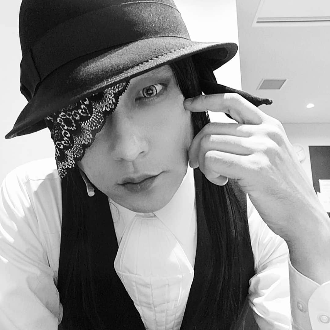 和泉宗兵さんのインスタグラム写真 - (和泉宗兵Instagram)「終わっちゃったなぁ。  コロナで今回はみんなと飯食ったりとかコミュニケーション取れなかったから粛々と演劇をしてきた気がする。  でもみんなイイヤツだったから楽しかったな。  ご観劇ご鑑賞いただいた皆さん、本当にありがとうございましたm(_ _)m」8月9日 20時46分 - dehi_izumi
