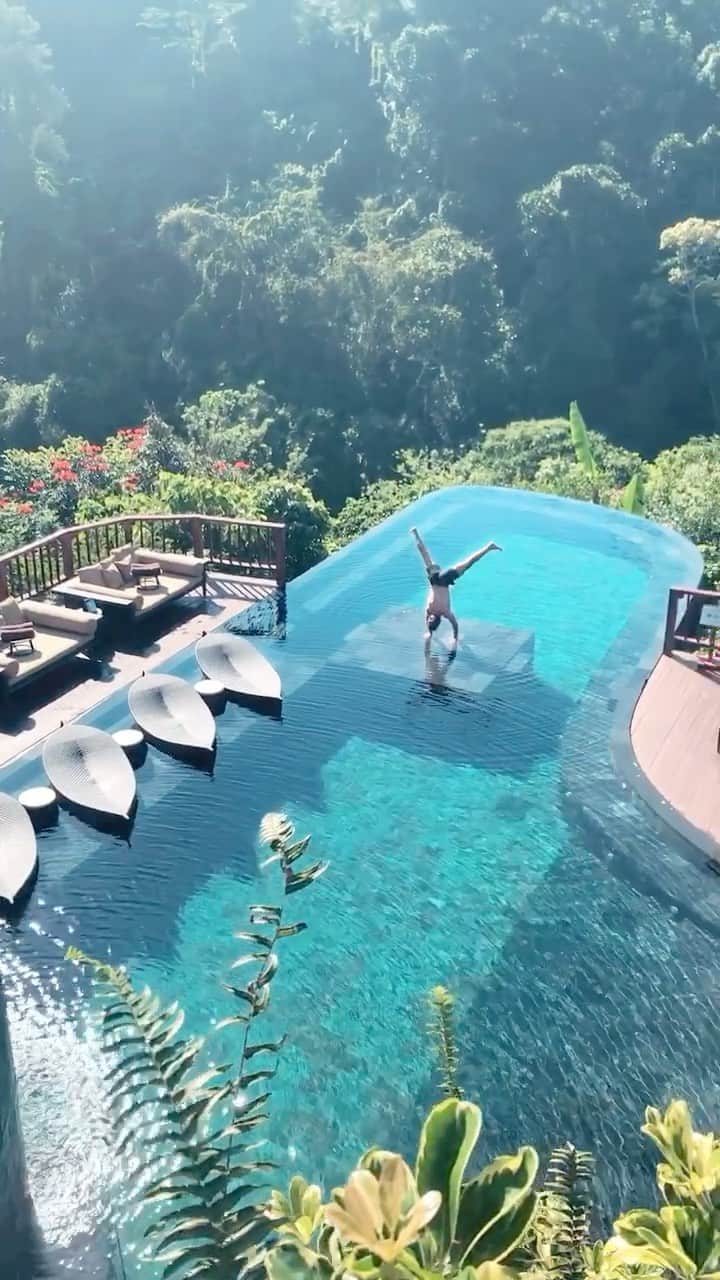 bestvacationsのインスタグラム：「Video by @aleporte 🌴 Found a pool in the jungle of Bali!」