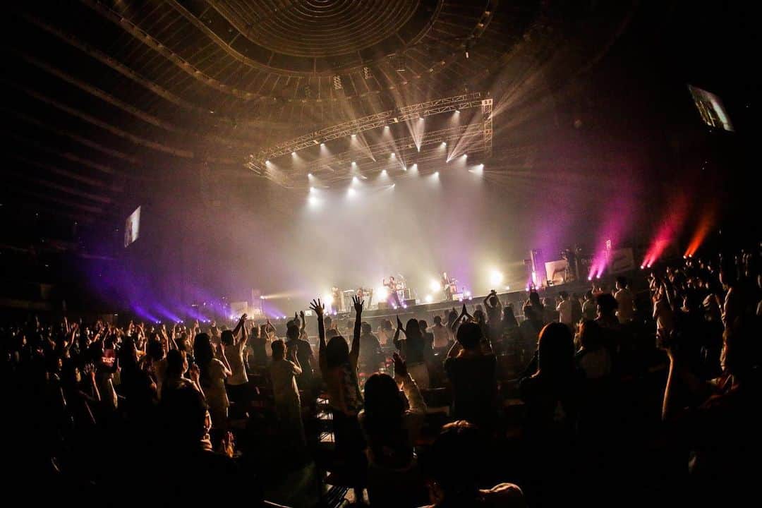 田辺由明さんのインスタグラム写真 - (田辺由明Instagram)「‪【Osaka Music DAYS!!! THE LIVE in 大阪城ホール】、ありがとうございました‼️‬ ‪久しぶりにみんなの顔を観て、ライブが出来て嬉しかったです。‬ ‪なかなかライブをするのが難しい今、大阪城ホールの大舞台でライブをする機会を頂けたことに感謝。‬  ‪また顔を合わせてライブができる日を楽しみにしてます‼️  #OMD2020 #osakamusicdays #マカロニえんぴつ  ①〜③ Photo by 渡邉一生」8月9日 21時14分 - toriashi_vyt