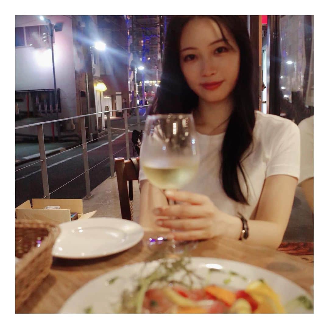 黒木晴香さんのインスタグラム写真 - (黒木晴香Instagram)「楽しい時間はあっという間 ————————————————————————— #timeflies #1日1日が宝物 #ありがとう〜 #wine #sicilia  #terrace」8月9日 21時23分 - k.uro____