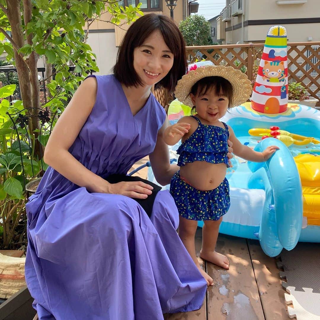 吉田早織のインスタグラム：「・﻿ 🌸17month🌸﻿ ﻿ ﻿ 初プールしました👙﻿ ﻿ ﻿ 暑くても元気いっぱいです☀️﻿ ﻿ ﻿ お昼ご飯前なのにお腹ぽんぽこりん😂💕﻿ ﻿ ﻿ ﻿ ﻿ ﻿ ﻿ ﻿ #生後17ヶ月 #1歳 #1歳5ヶ月 ﻿ #女の子ママ ﻿ ﻿#プール」