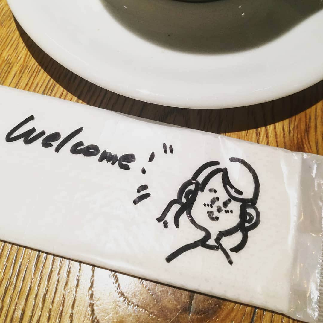 眞仲里奈さんのインスタグラム写真 - (眞仲里奈Instagram)「久しぶりに行ったカフェで、かわいい似顔絵付きのおしぼりをもらった😳💘  使うのもったいなくて、 持って帰ってきちゃった。笑  #lattegraphic #似顔絵」8月9日 21時28分 - rina.manaka