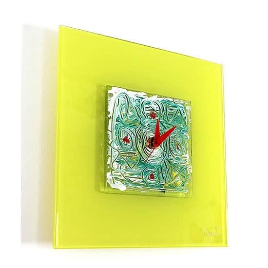 comb de shioさんのインスタグラム写真 - (comb de shioInstagram)「時計から、アートのある生活、はじめませんか？  glass art clock by Isako TODA﻿ ﻿ #アートのある暮らし ﻿ ------------------------﻿ 【作品リスト】﻿ ﻿ ■ ガラスアート時計・「Spring Color」C_181030  オンラインショップ掲載中です。﻿ ﻿ ﻿ #combdeshio﻿ #コムデシオガラス ﻿ #コムデシオ ﻿ #ガラス作家杜多一菜子﻿ #三重県  #三重県津市  #インテリア好きな人と繋がりたい﻿ #インテリアデザイン﻿ #おしゃれインテリア #インテリアアート #壁掛けインテリア #おしゃれな部屋  #抽象画アート #寝室インテリア  #壁掛け時計 #ガラス時計 #新築祝いのプレゼント #結婚祝いのプレゼント  #おうち時間を楽しむアイテム ﻿#インテリア時計  #artist  #interiorart #interiorartwork #artclock #glassclock #japanesecraft #clock」8月9日 21時40分 - comb_de_shio