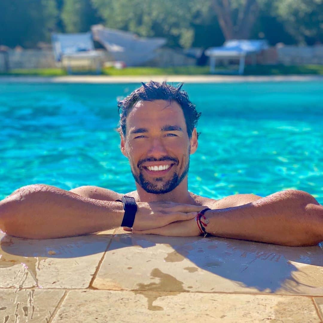 ファビオ・フォニーニのインスタグラム：「Mind and muscle recovery 🔋 #sunday」