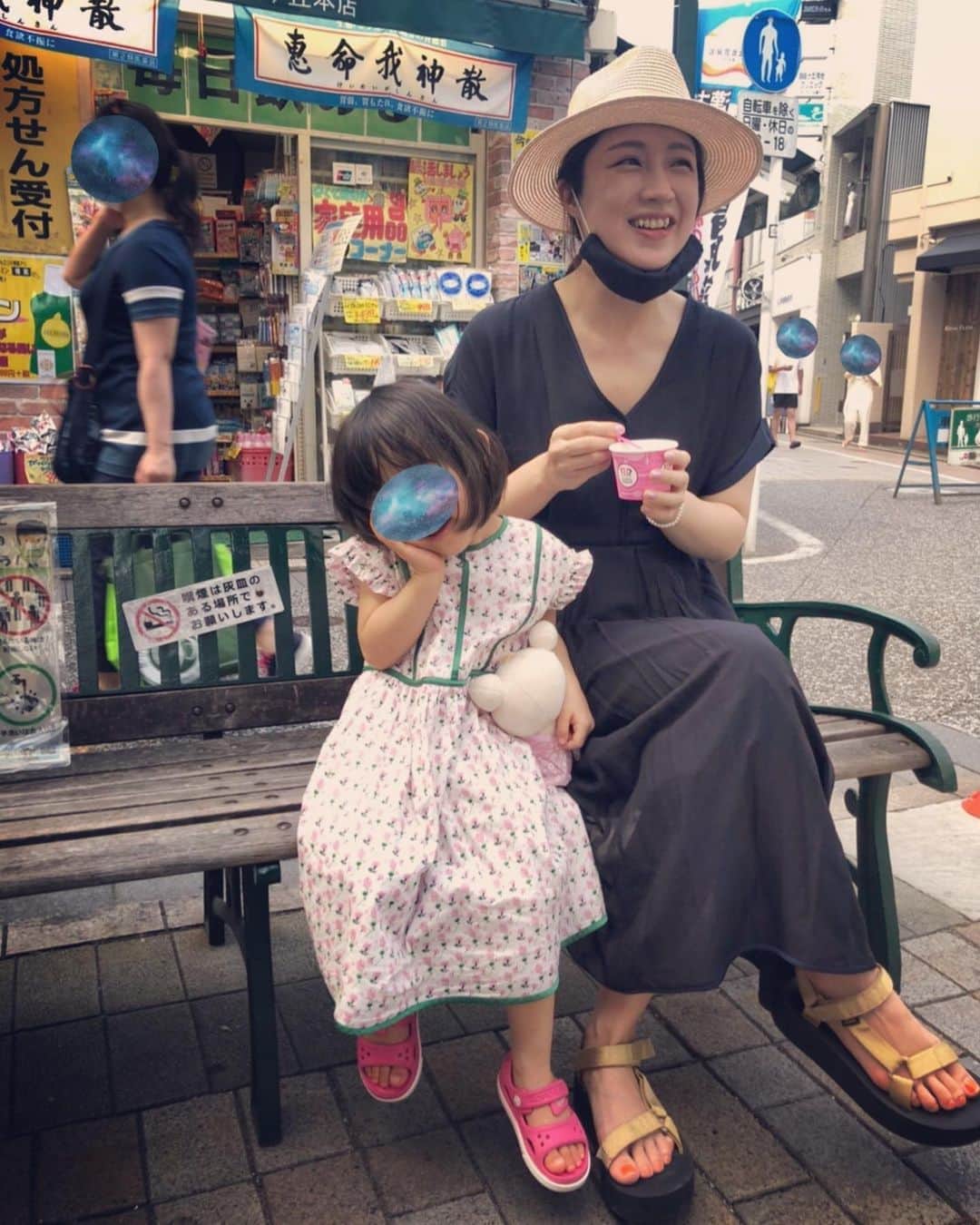 犬山紙子さんのインスタグラム写真 - (犬山紙子Instagram)「サーティーワンにどハマり中の娘 そんなに美味しいの笑笑 #いぬチャゲ」8月9日 21時35分 - inuyamakamiko