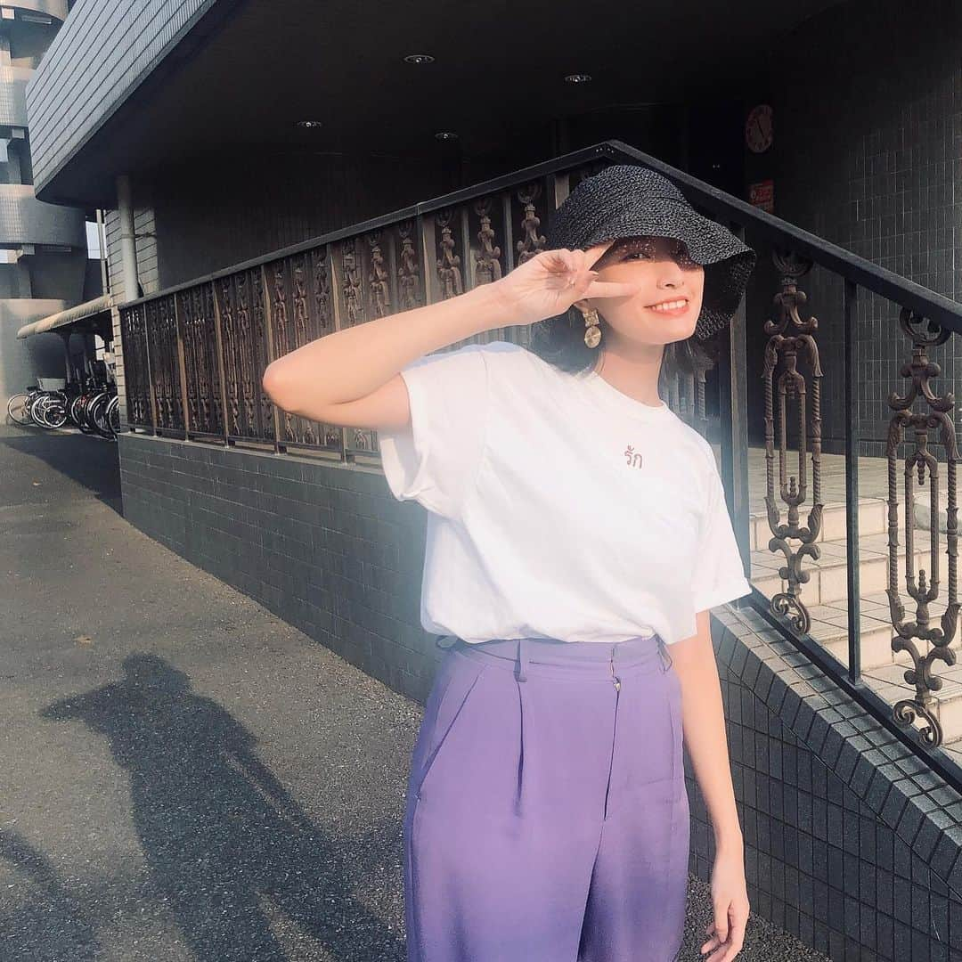 日笠麗奈さんのインスタグラム写真 - (日笠麗奈Instagram)「おばあちゃんの手編み帽子と お気に入りTシャツと 実家すぎるロケーションと ポーズださすぎる私」8月9日 21時37分 - reina_hikasa