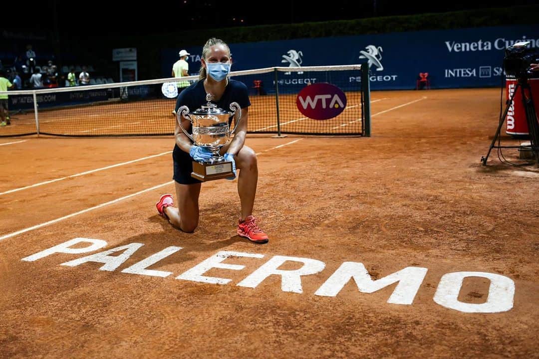 WTA（女子テニス協会）さんのインスタグラム写真 - (WTA（女子テニス協会）Instagram)「Double tap ❤️ to congratulate @fioferro on her @palermoladiesopen 🏆!」8月10日 7時10分 - wta