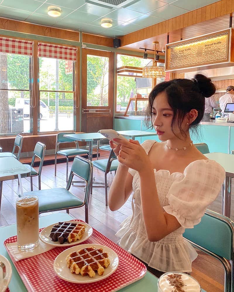 Chuuのインスタグラム：「프릴 포인트로 러블리해보여용!💕💕#chuuseoul」