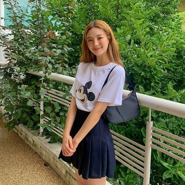 Chuuのインスタグラム：「심플하지만 포인트 주기 좋은 츄 메이드 미키 티셔츠🖤」
