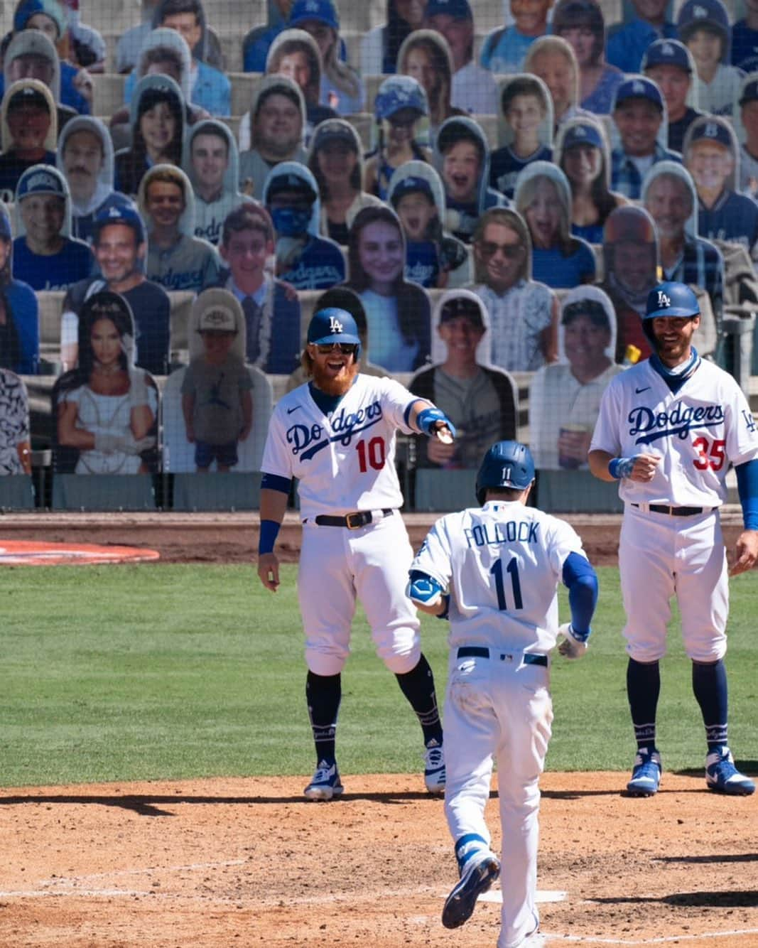 ジャスティン・ターナーさんのインスタグラム写真 - (ジャスティン・ターナーInstagram)「“Tell Adam thank you @ajpollock_!” @dodgers Win #SundayFunday」8月10日 7時59分 - redturn2