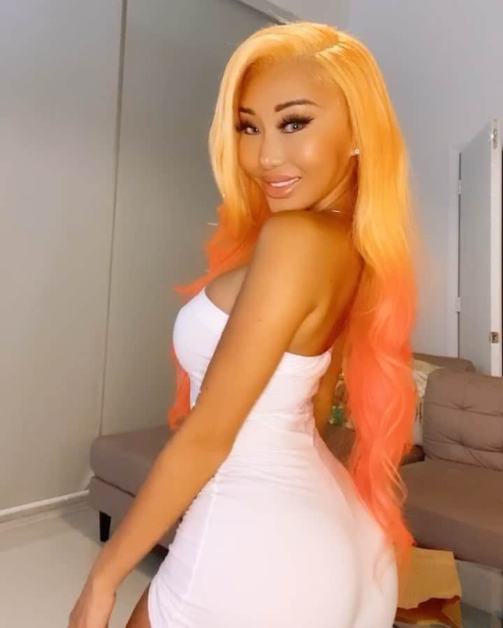 Reinaのインスタグラム：「She can be good and bad...🧡💛  Hair by @ashley.akemi Custom wig by @ashley.akemi」