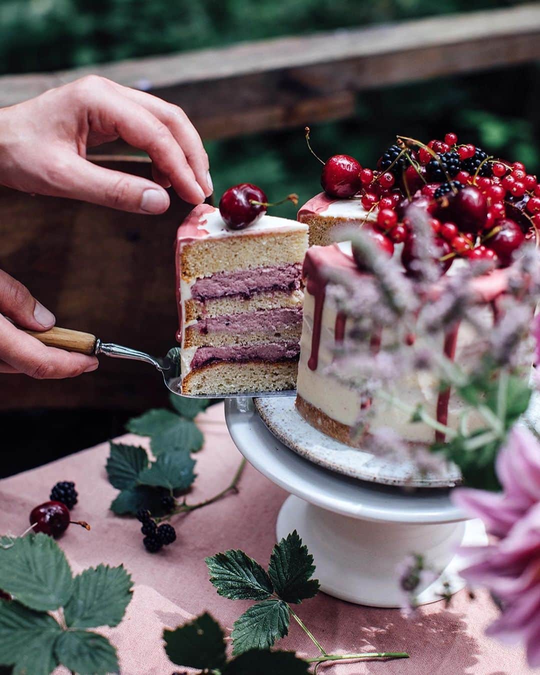 Our Food Storiesさんのインスタグラム写真 - (Our Food StoriesInstagram)「Hope you guys are enjoying a lovely summer weekend 🌿🌞 Get the recipe for our favorite gluten-free cherry cake on the blog, link is in profile🍒#ourfoodstories  ____ #gatheringslikethese #momentslikethis #gatherings #outdoorphotography #foodphotographer #foodstylist #germanfoodblogger #tablesetting #tabledecor #tabledecoration #fellowmag #verilymoment #simplejoys #countrysideliving #atthelake」8月9日 23時30分 - _foodstories_