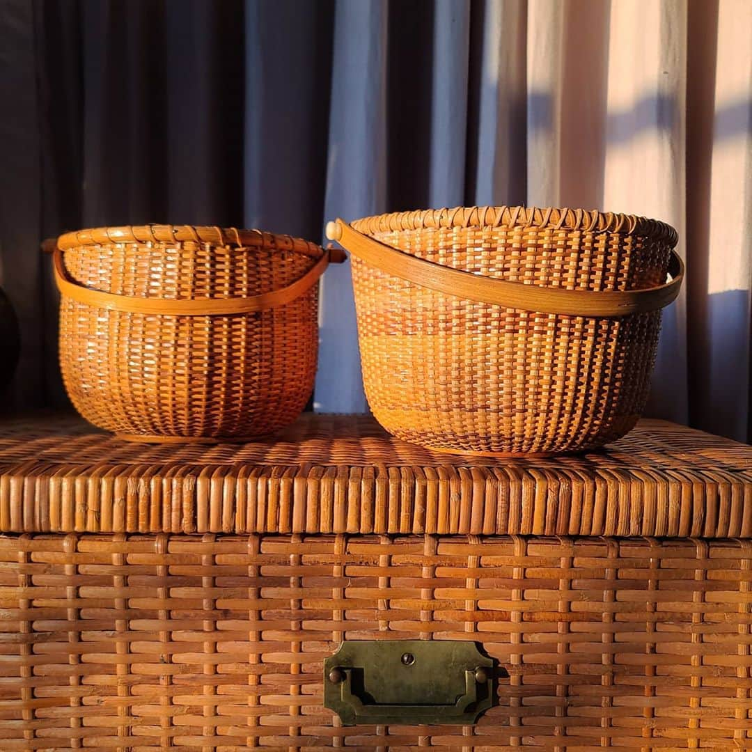 サラ・ジェシカ・パーカーさんのインスタグラム写真 - (サラ・ジェシカ・パーカーInstagram)「Preening baskets. Taking full advantage of that shard of light. Only from a setting sun. And then it's gone. X,SJ」8月9日 23時36分 - sarahjessicaparker