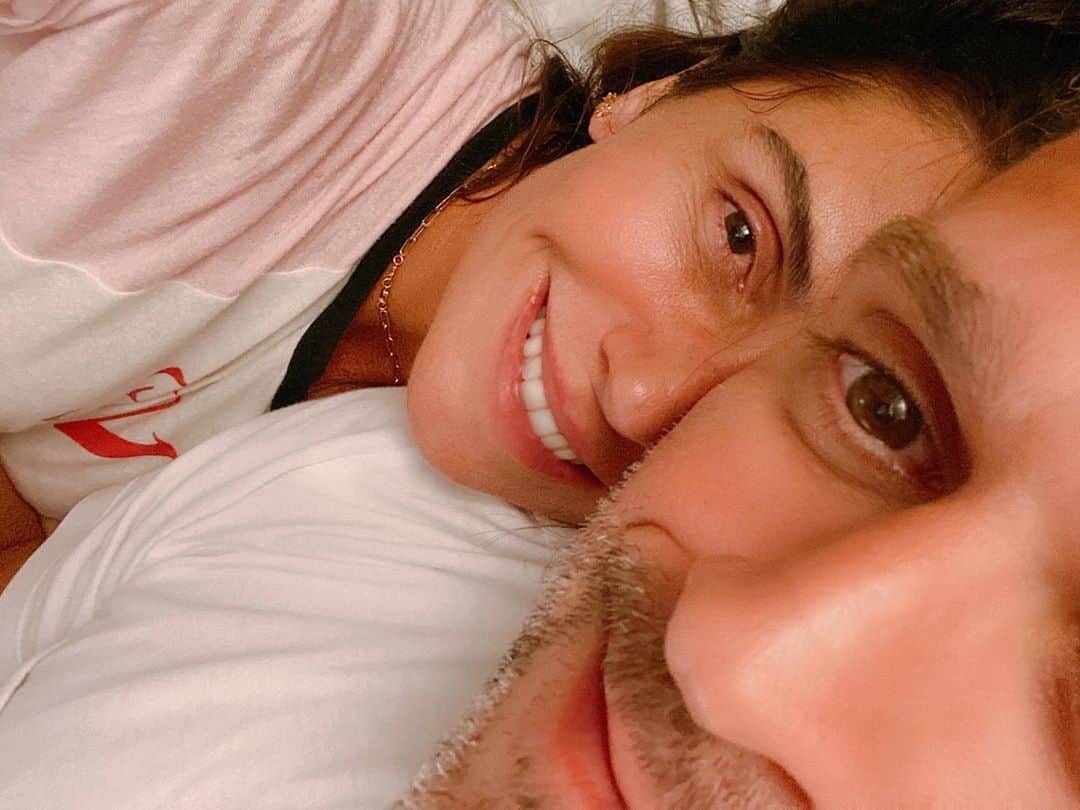 Giovanna Antonelliのインスタグラム：「Pra esse pai, q é meu ♥️ 'amô' e pra todos os pais e 'pães' desse mundão!!!! Um dia feliz!!!!!  #happyfathersday @leonnogueira ⚡️⚡️⚡️」