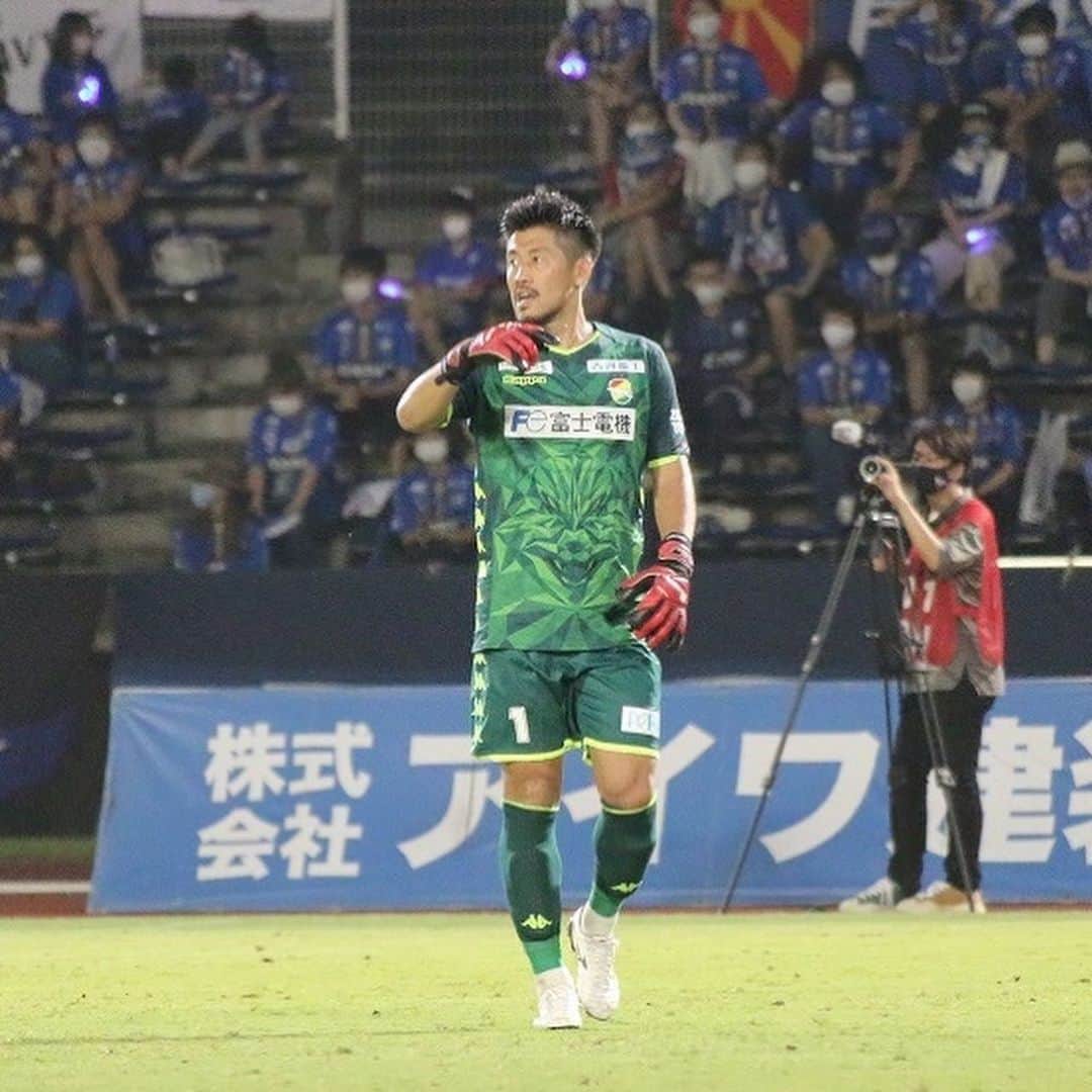 のインスタグラム：「vs 町田  勝ったー‼️‼️ お待たせしました🙏💦  水曜日はHOME！！みんなの目の前で勝ちたいからまた今から最高の準備します👊  4枚目5枚目の写真お借りします🤳サポーターのみなさんの声援受けとめてます💪‼️ありがとう。  #新井章太 #jefunited #precovery #mizuno」