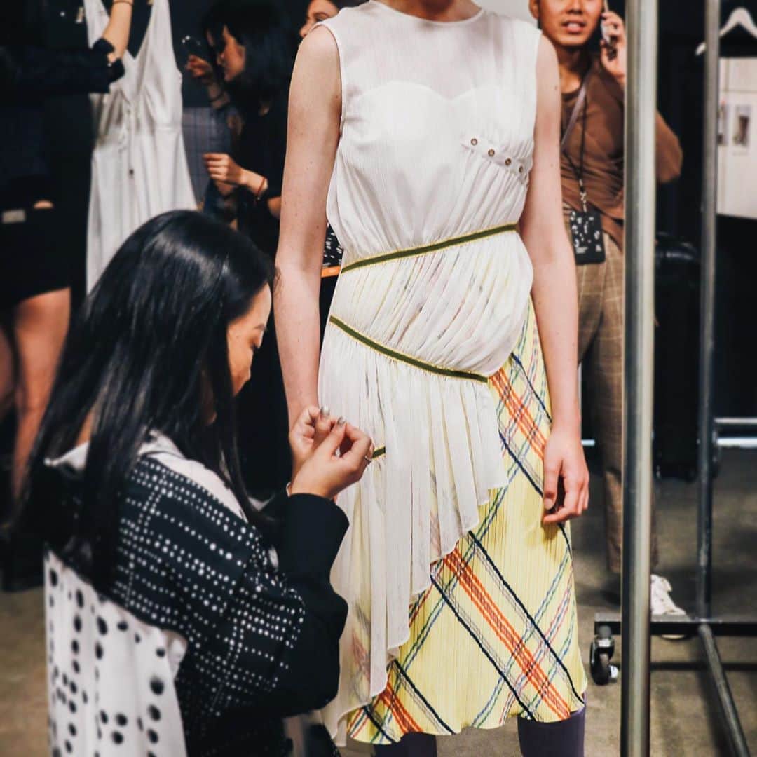LIECOLLECTIONさんのインスタグラム写真 - (LIECOLLECTIONInstagram)「With uncertainties glooming ahead. This BTS shot takes us back to an exciting time during NYFW.   . . . . . .  #liecollection #ss20 #NYFW #BTS #madness #details #layers #styling  #runway #라이컬렉션」8月9日 23時47分 - liecollection_