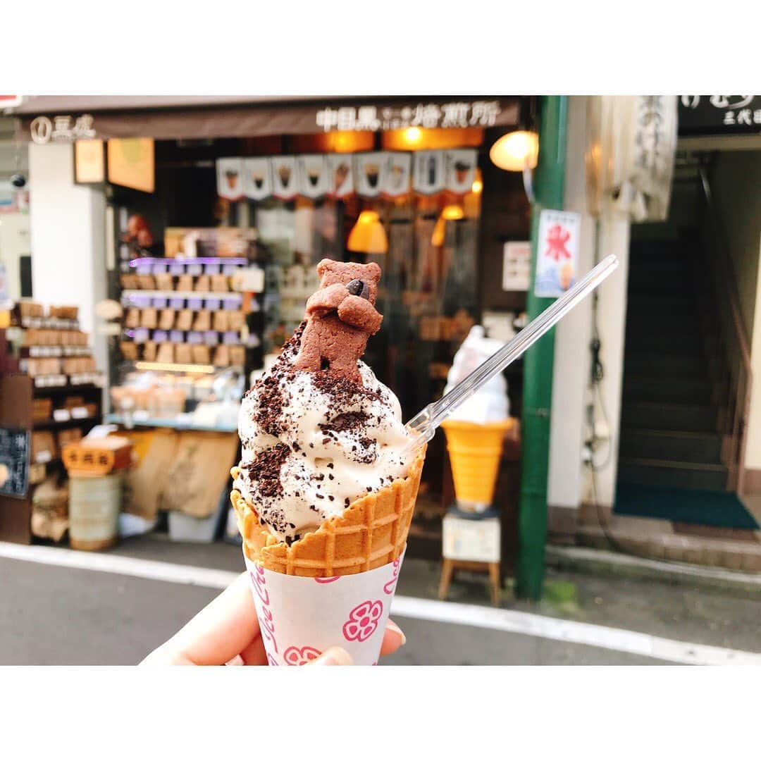 浜崎美保さんのインスタグラム写真 - (浜崎美保Instagram)「うんま🧡🤎🧡🤎🧡 ・ ・ ・ ・ ソフトクリームはコーンで🍦🤎 ・ ・ ・ ゴミもでないしな🧸🧡 ・ ・ ・ ・ ・ #夏 #2020夏 #ソフトクリーム #🧸 #🍦」8月9日 23時53分 - mihohamasaki_japan