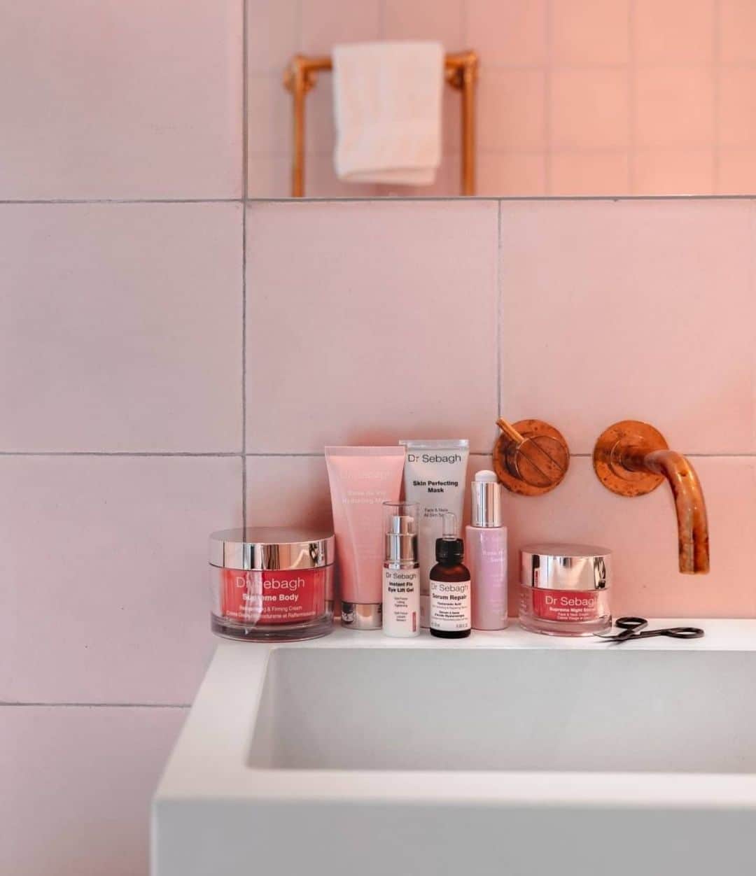 MR PORTERのインスタグラム：「Dr Jean-Louis Sebagh is a French cosmetic doctor whose 30 years' experience and expertise inform his extensive grooming range. The line is optimised to encourage smoother, more refined looking skin. Head to the link in bio to discover the range 🛀」