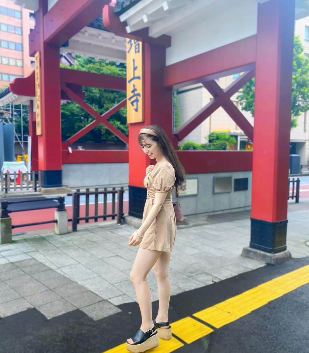 岩根沙恵子?さえみるさんのインスタグラム写真 - (岩根沙恵子?さえみるInstagram)「🗼東京タワーを見ながらお散歩デート💖 増上寺の前で曇りの日のコーデ✌︎🌥 . ほぼプチプラ❤︎ 前回好評だった @mahhaplanet_official のお洋服😘🌸 今回はオールインワン！ パーソナルカラーspringの私に合う色だと思う💗 とってもお安い！！！！ 選ぶの難しいくらい、好みのお洋服ばかり💖🍊✨ . 増上寺前で、やはりそろそろお寺の御朱印も集めようかなと考えてたあ🥺✨ どこから始めようかしら💋 . #近場旅行 #御朱印 #御朱印巡り #御朱印帳 #御朱印スタグラム #御朱印女子 #御朱印集め #gosyuin #gosyuinstagram #旅好き女子 #empathytrip #御参り #御朱印集めてる人と繋がりたい #寺巡り  #パワースポット巡り #zara女 #プチプラコーデ #増上寺 #増上寺と東京タワー #増上寺御朱印 #guコーデ #zaraコーデ #オールインワンコーデ #シースルーバング #ロンパースコーデ  #大門 #芝大門 #プチプラ高見えコーデ #プチプラファッション #ジーユーコーデ」8月9日 23時55分 - saemiltiii