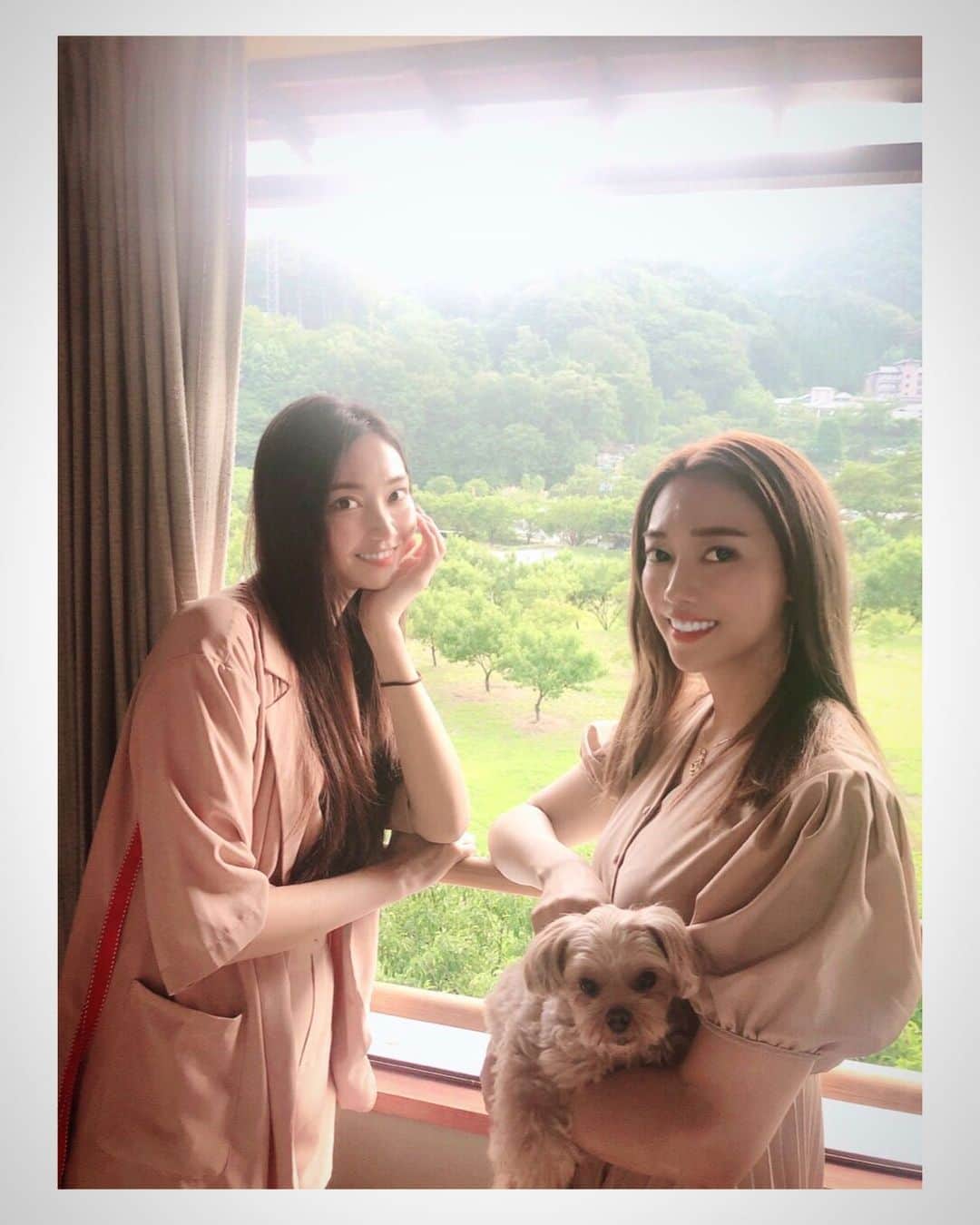 蔵歩実のインスタグラム：「👭🐶♥️ . . #姉妹 #sister #자매  #japanese #japanesegirl #일본 #일본인 #일본사람#東京 #tokyo #도쿄 #モデル #model#모델 #followme  #高身長 #高身長女子 #instalove #ootd」
