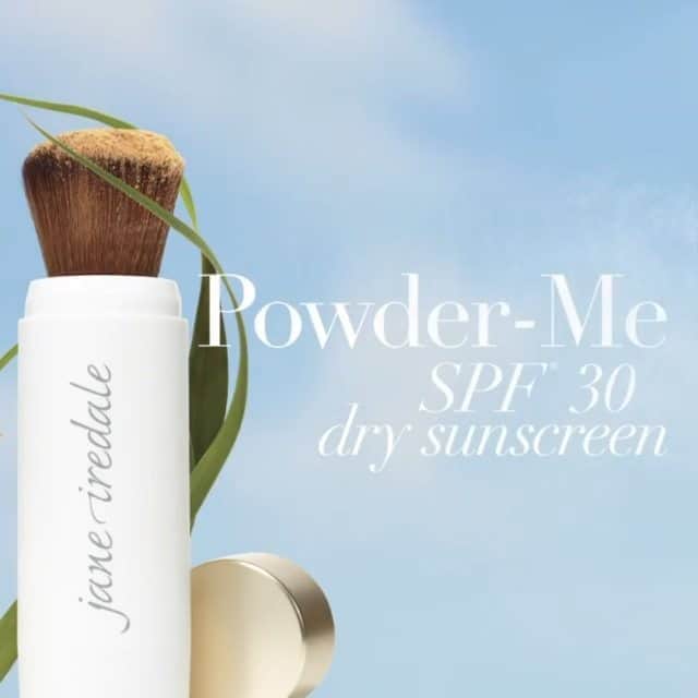 のインスタグラム：「ジェーン・アイルデールの新しい限定パウダーミーSPF30が、ヴィーガン、リーフセーフ、再利用可能な詰め替え可能ボトルだって知っていましたか？﻿ ﻿ さらに詰め替え用カートリッジは100％リサイクル可能♻️﻿ ﻿ あなたと環境のために良い日焼け止めです♡」