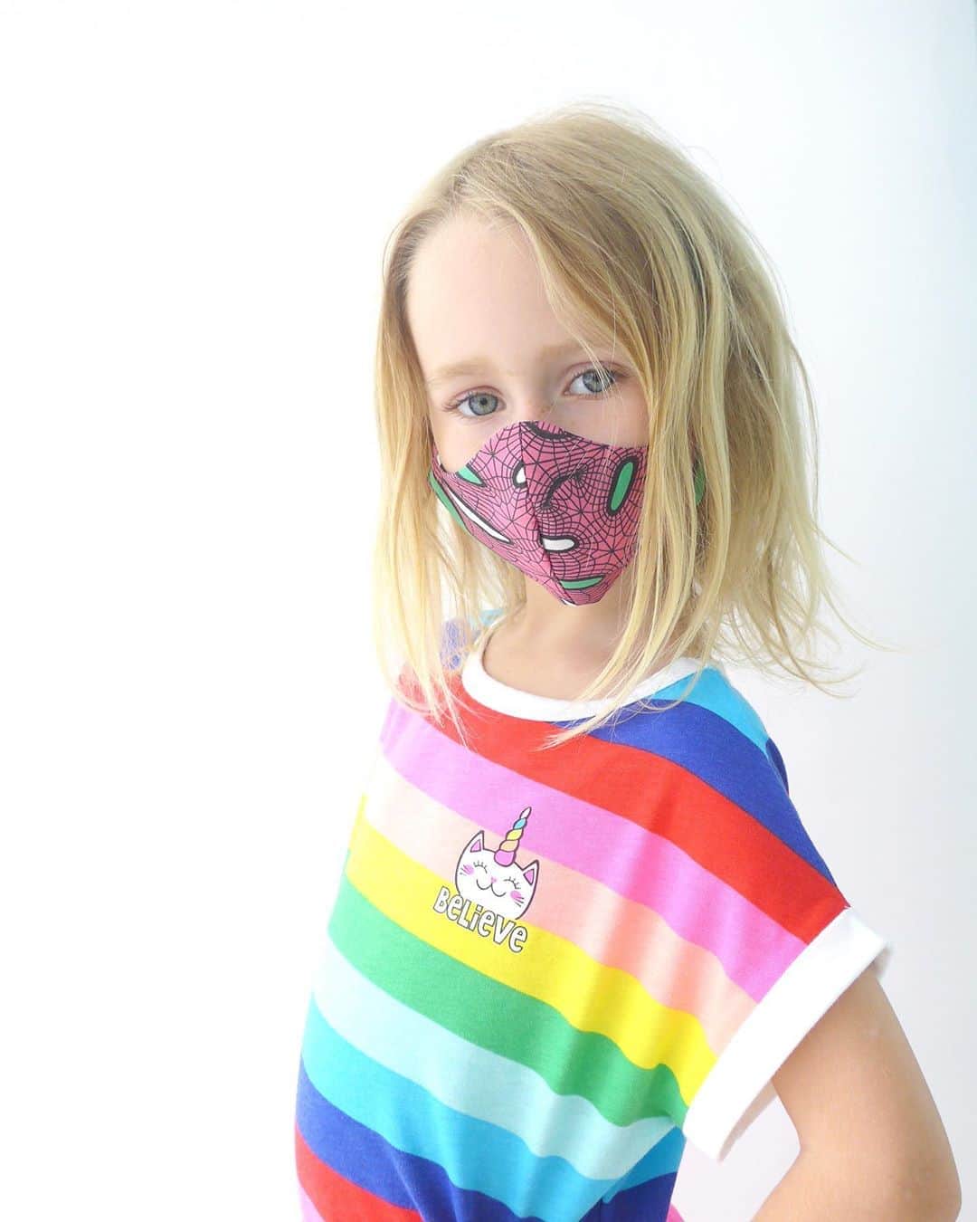 スリーアズフォーのインスタグラム：「Kids Masks are NOW available on our shop in a Limited edition! Link in bio Featuring Fiona in Dragon fruit mask #facemask #kidsmask #kids.  Cymatic print in collaboration with @fitchwork」