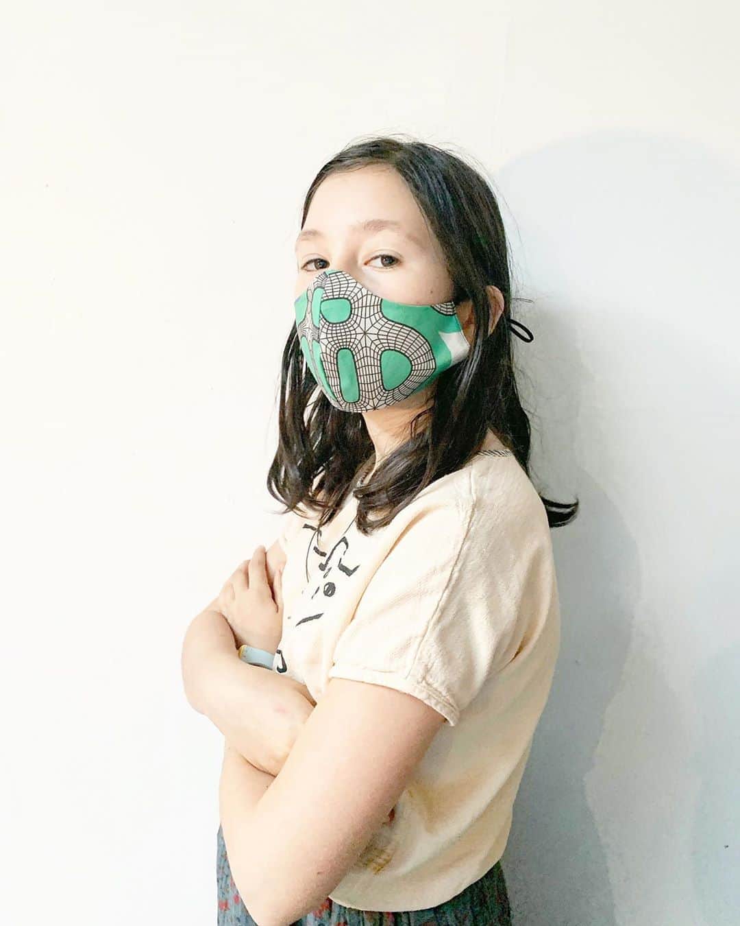 スリーアズフォーのインスタグラム：「Kids Masks are NOW available on our shop in a Limited edition! Link in bio Featuring Suy in Peacock mask #facemask #kidsmask #kids.  Cymatic print in collaboration with @fitchwork」