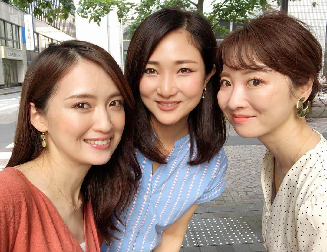 花岡維生のインスタグラム：「腹筋と顎が痛くなるほど笑った日🤣💓 この夏は家族に会う予定だったのも諦めて、しょんぼりしていたのですが、元気をもらいました😊❣️ 感染予防をしながら慎重に過ごす毎日だけど、月に一度の二人との楽しいひと時が心をリフレッシュしてくれます☺️💓 #afternoontea #peninsulatokyo #アフタヌーンティー」